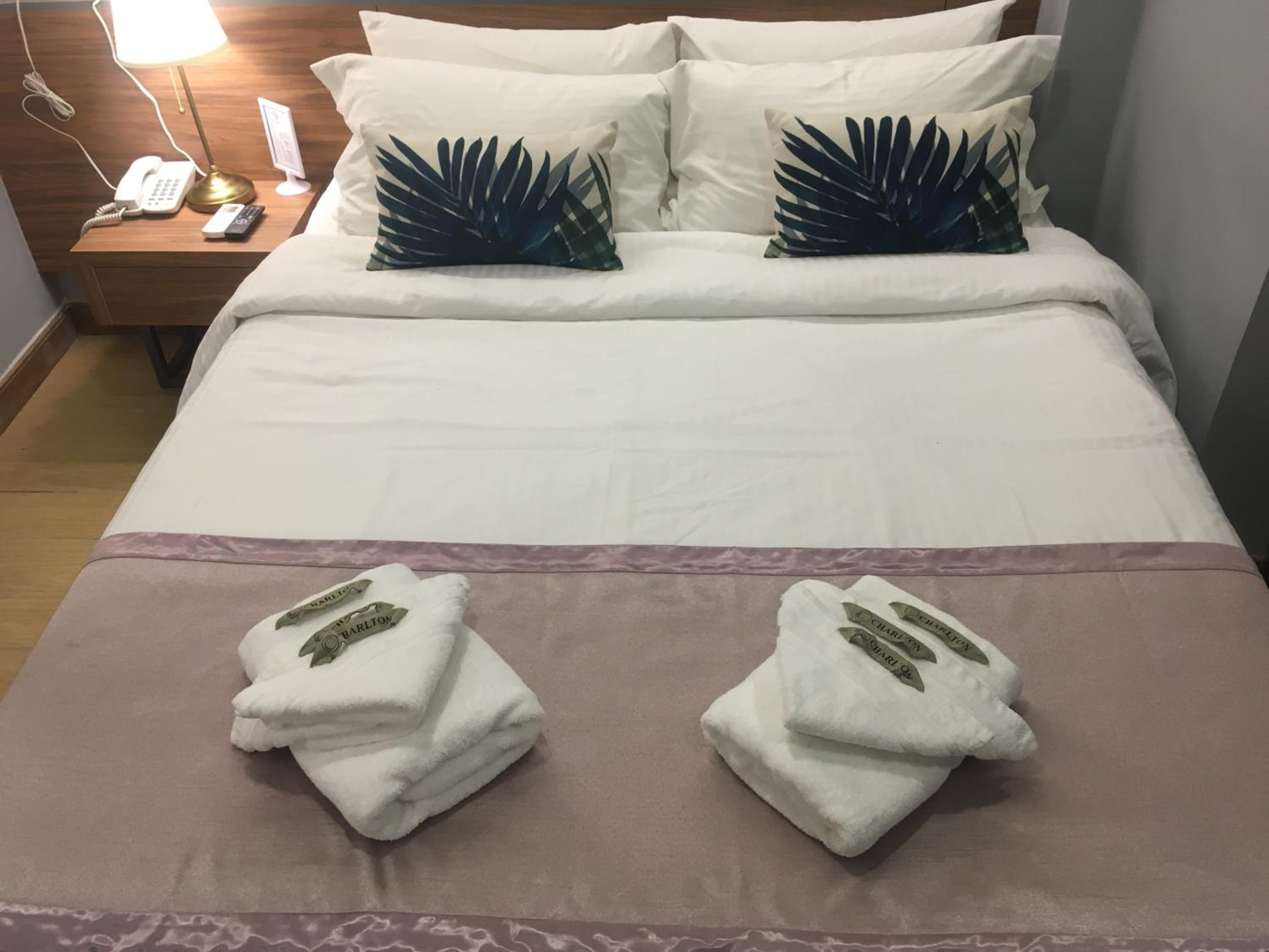 Standard Queen Room (No Window) photo 3