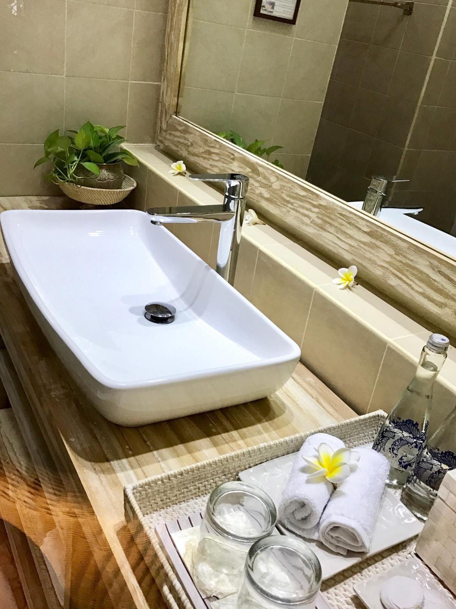 Deluxe Double or Twin Room with Sea View - Photo 10