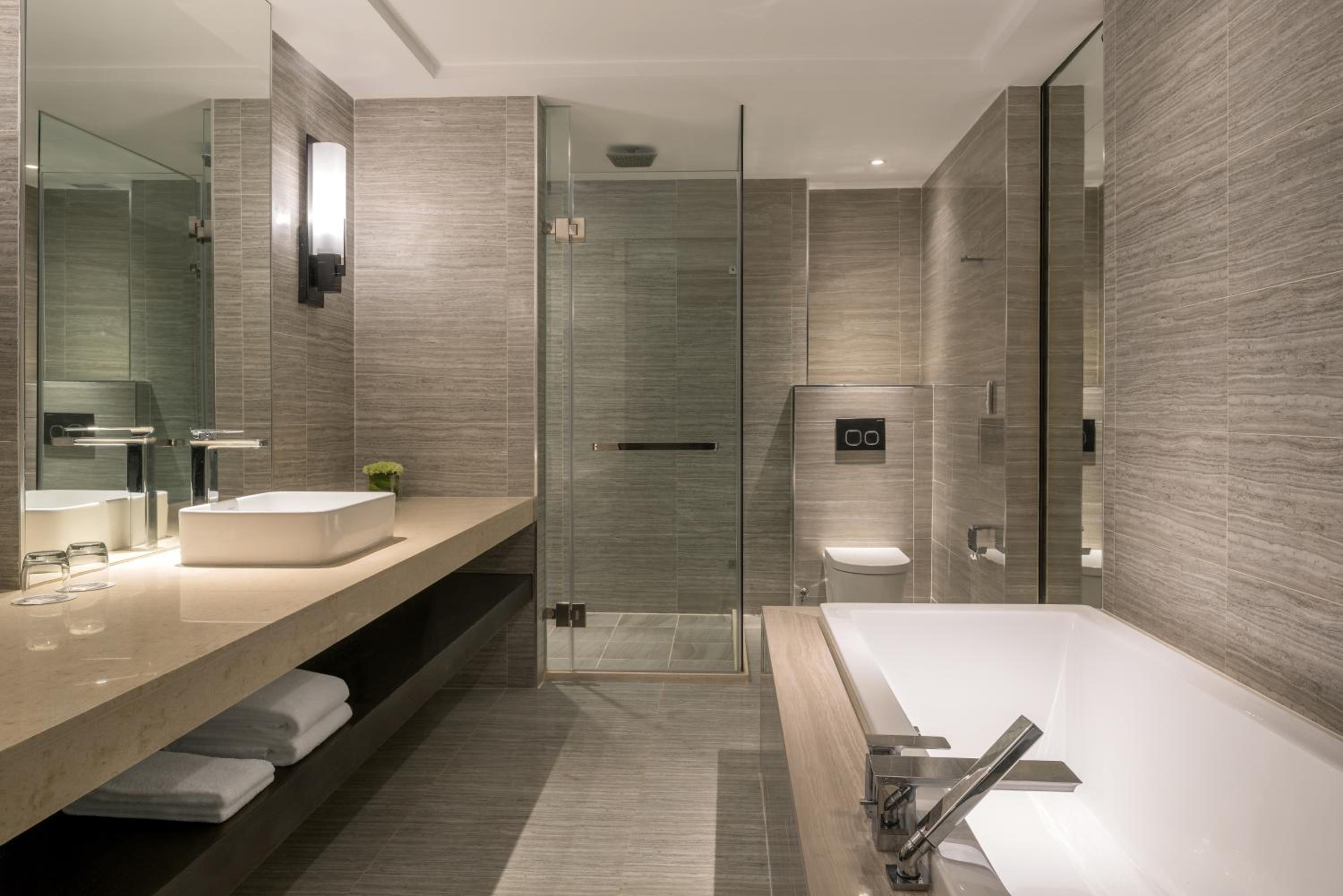 Courtyard King Suite photo 2