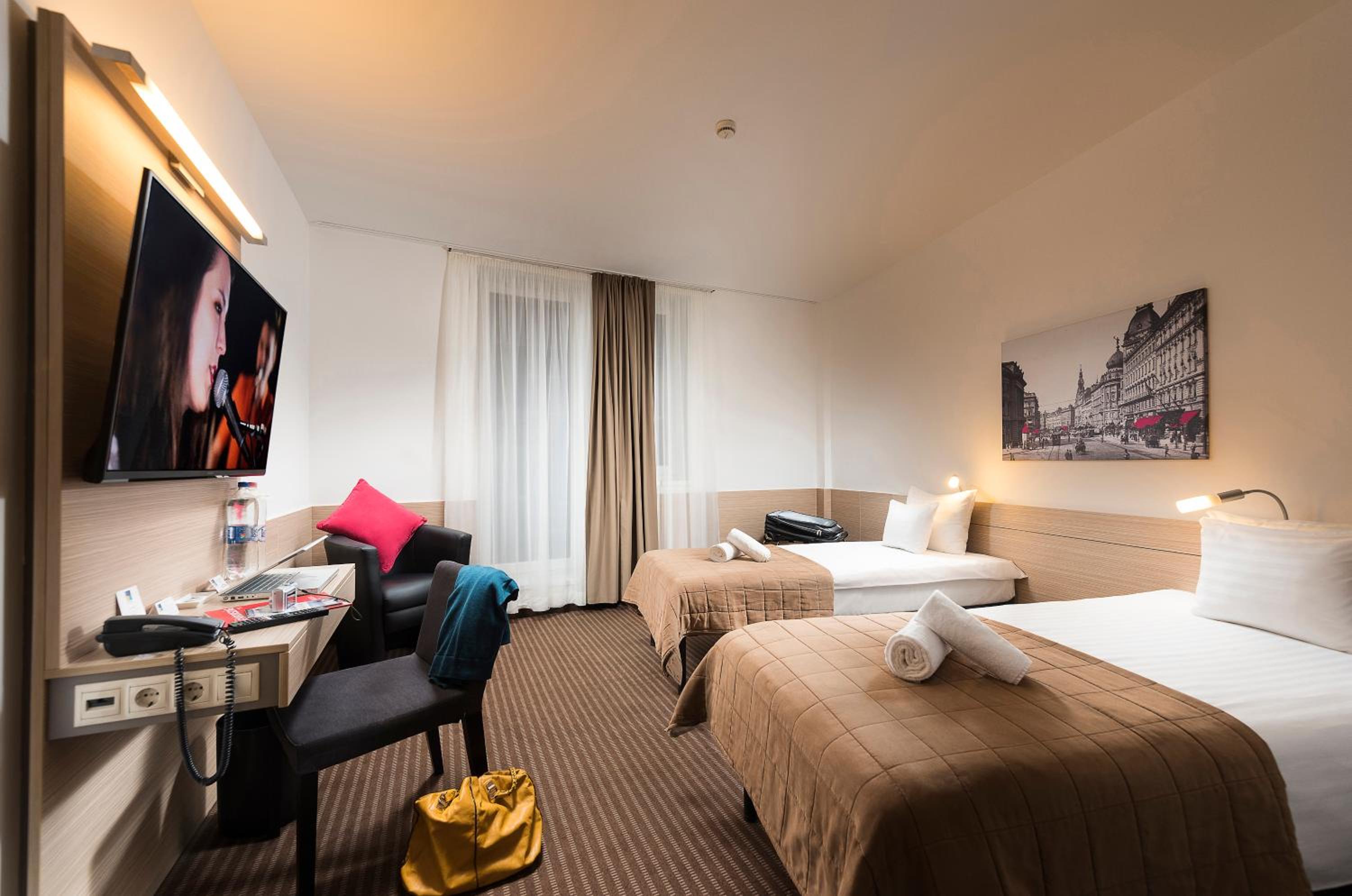 Standard Double or Twin Room - Photo 3