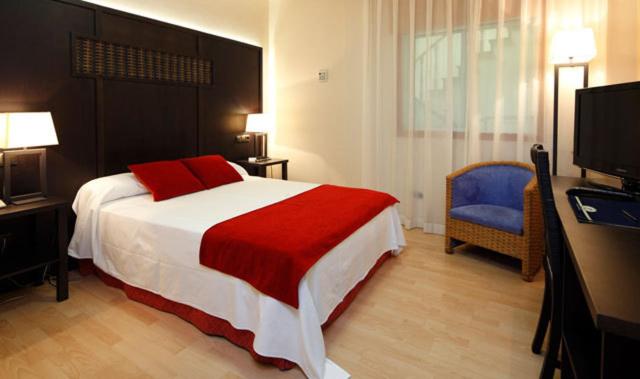 Standard Double or Twin Room - Photo 5