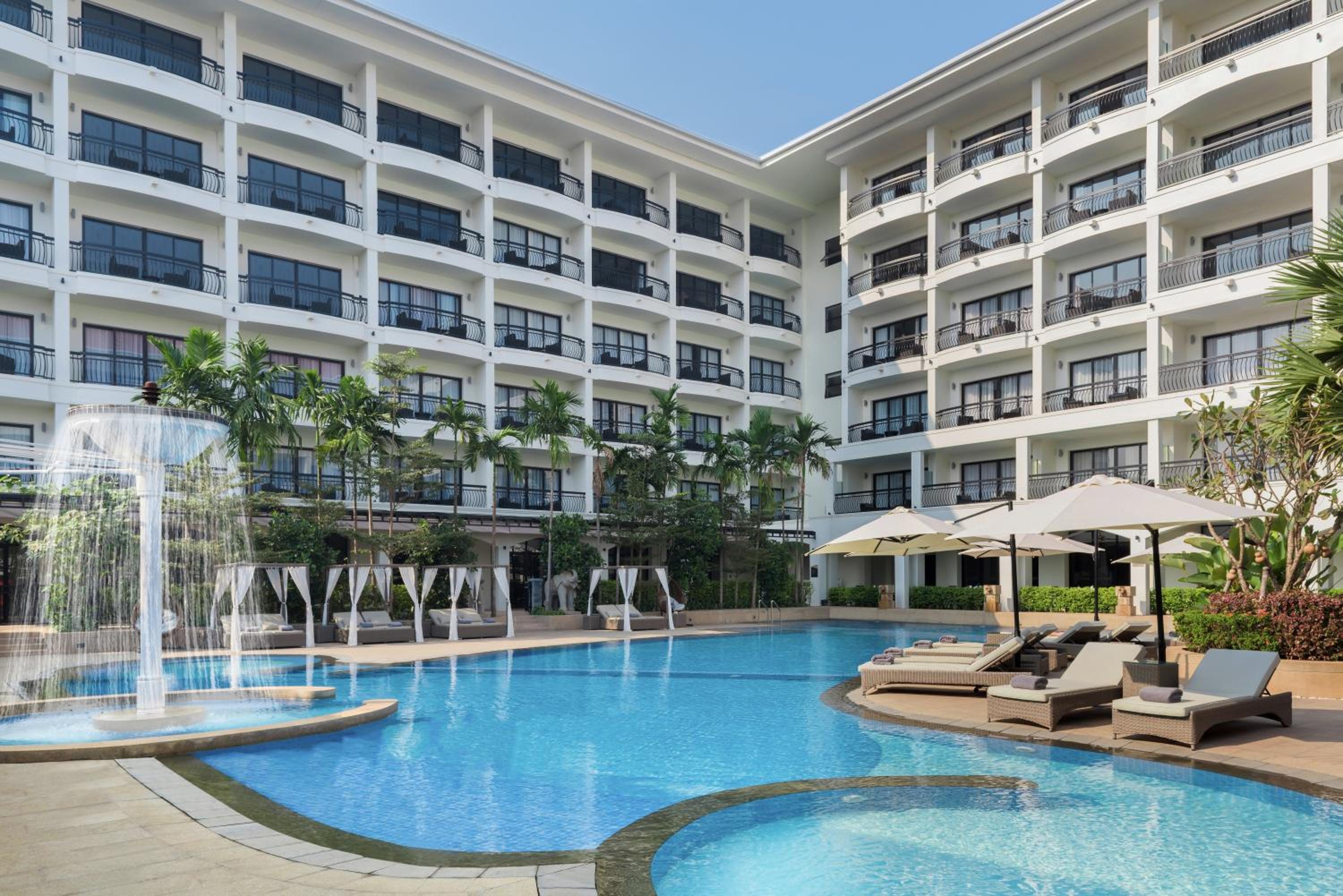 Deluxe Pool View Room, Guest room, 2 Double, Balcony photo 2