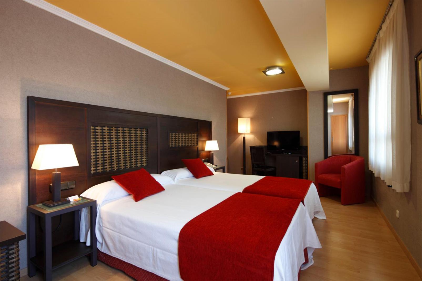 Standard Double or Twin Room - Photo 7