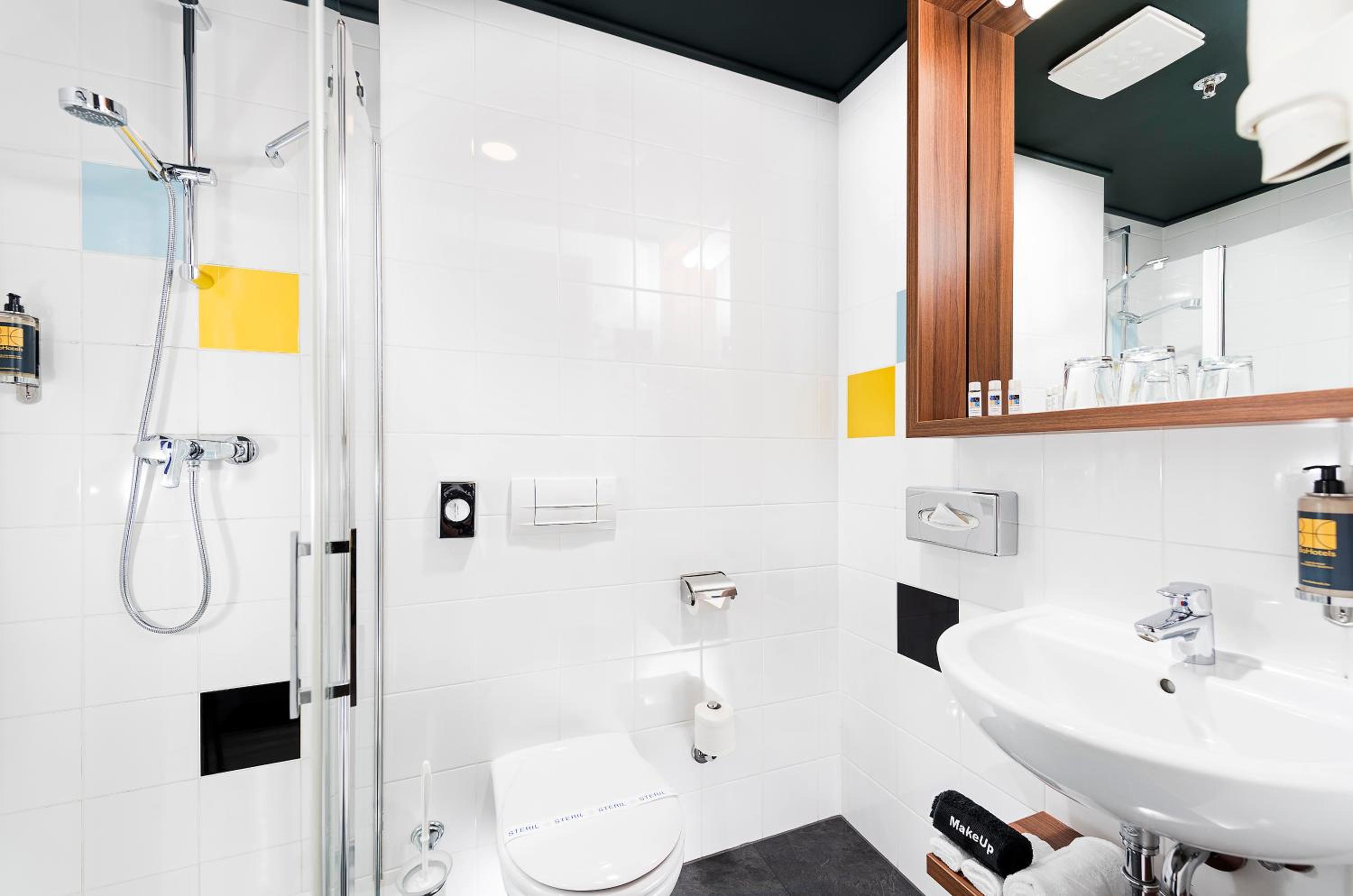 Standard Double or Twin Room - Photo 6