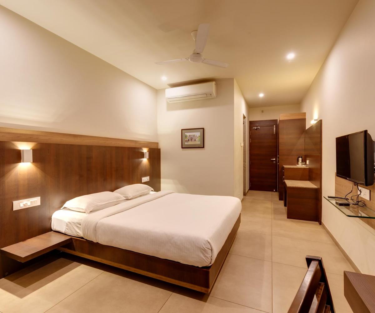 Classic Double Room with AC photo 3