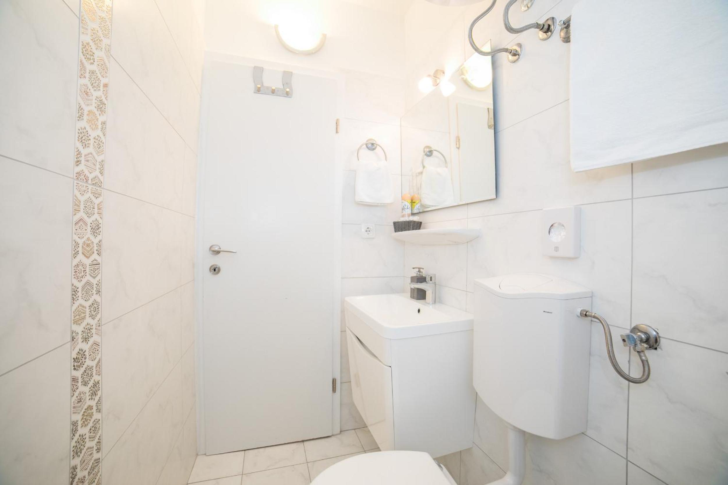 Studio Apartment with View - Photo 3