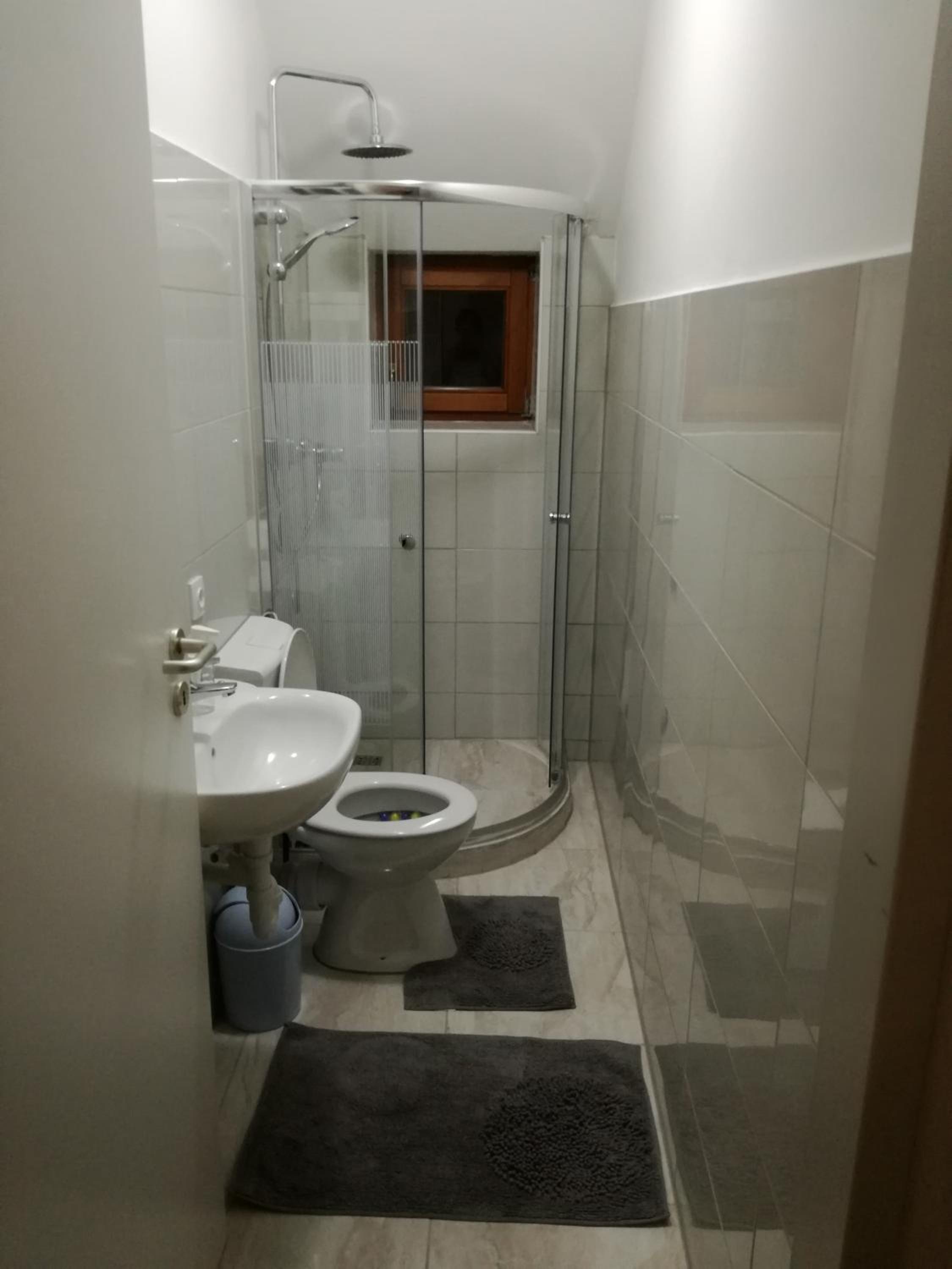 One-Bedroom Apartment - Photo 9