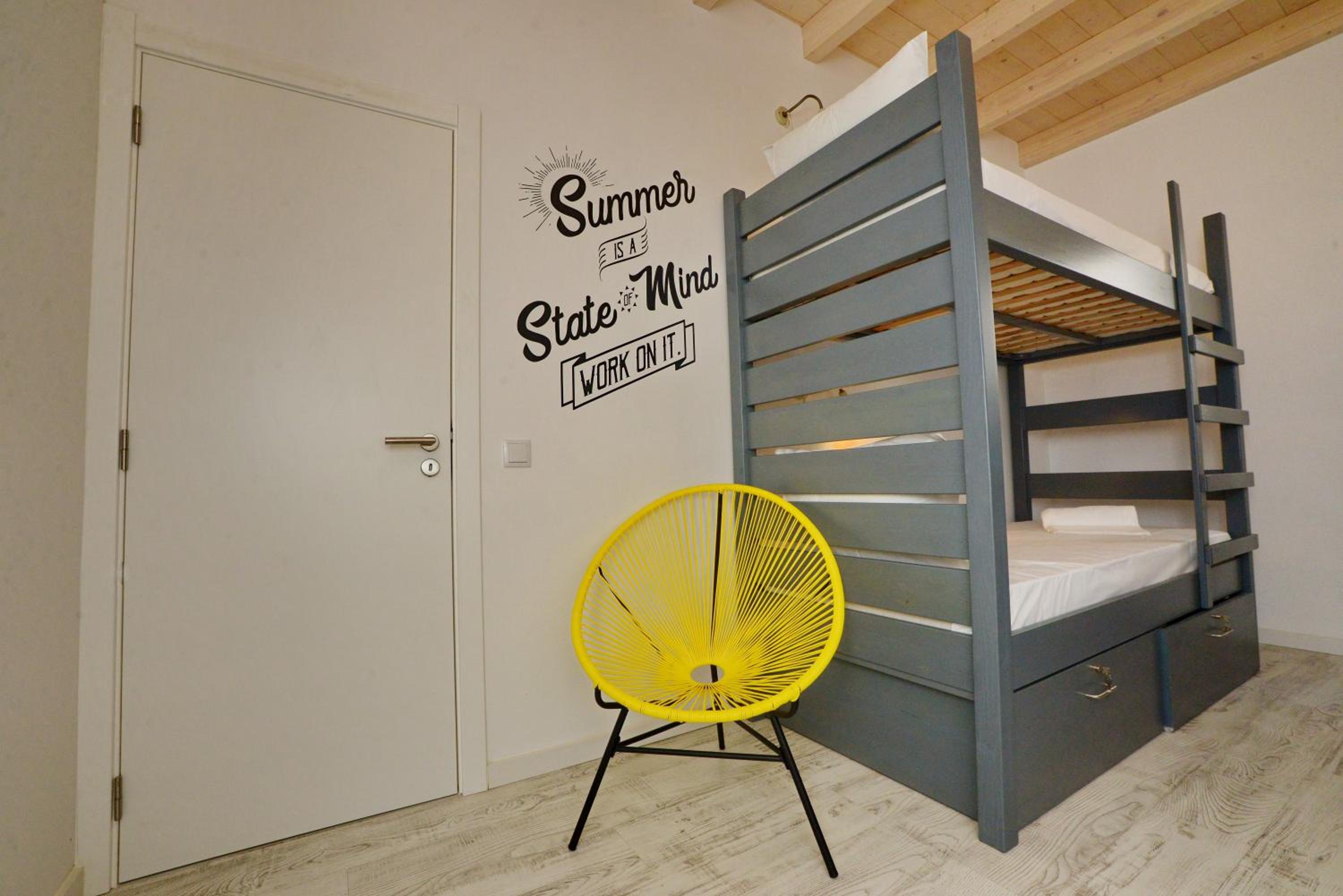 Bed in 6-Bed Female Dormitory Room photo 3