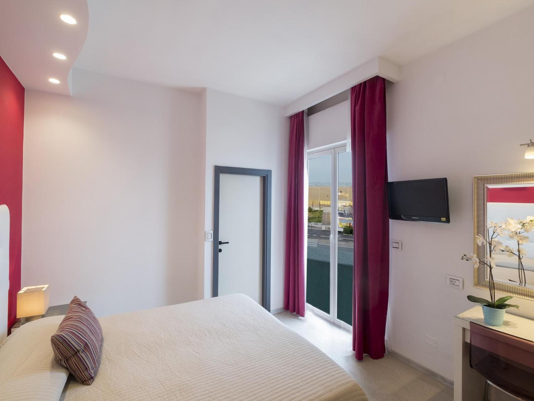 Double or Twin Room with Sea View photo 3