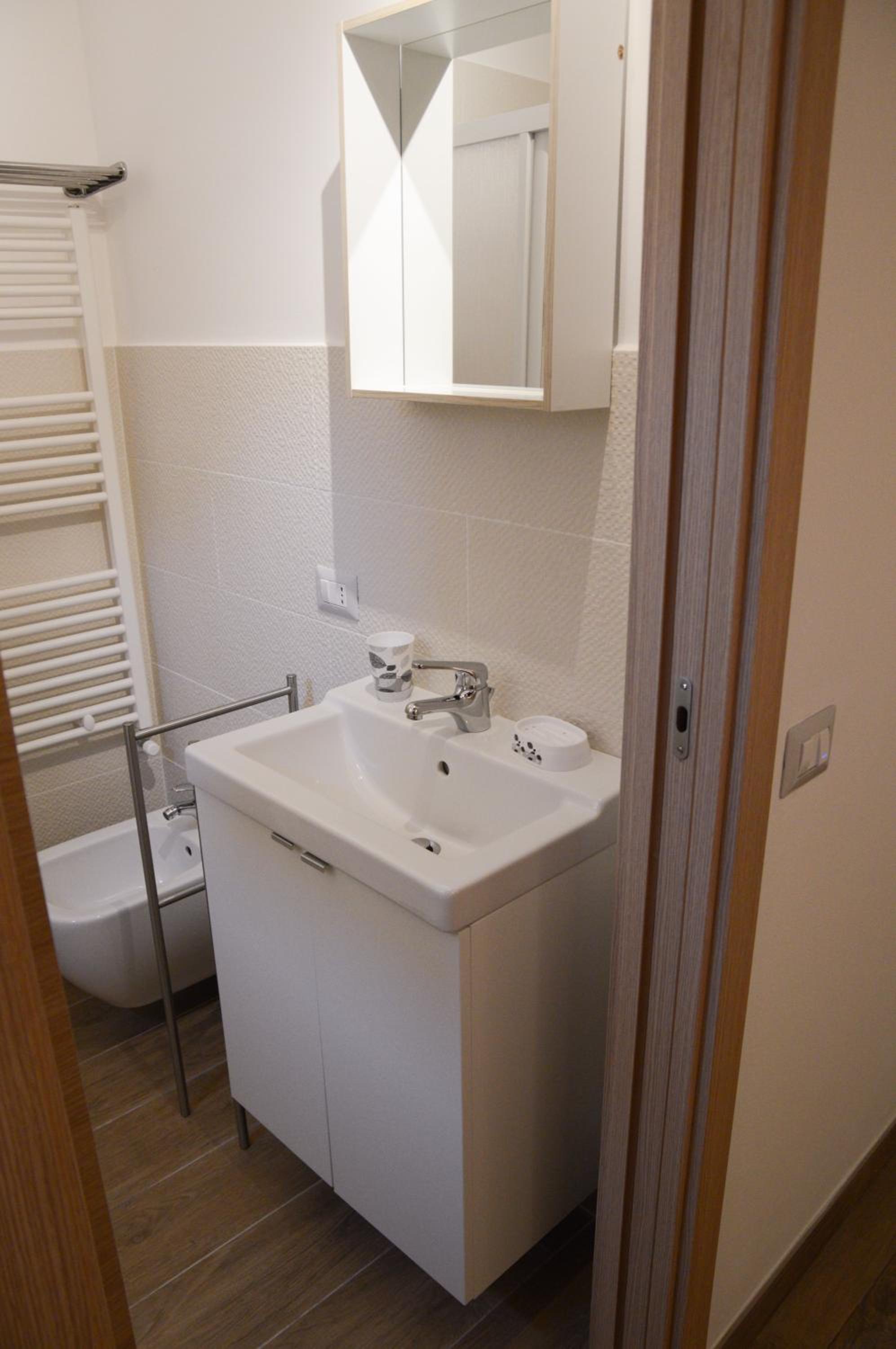 Double Room with Private Bathroom - Photo 3