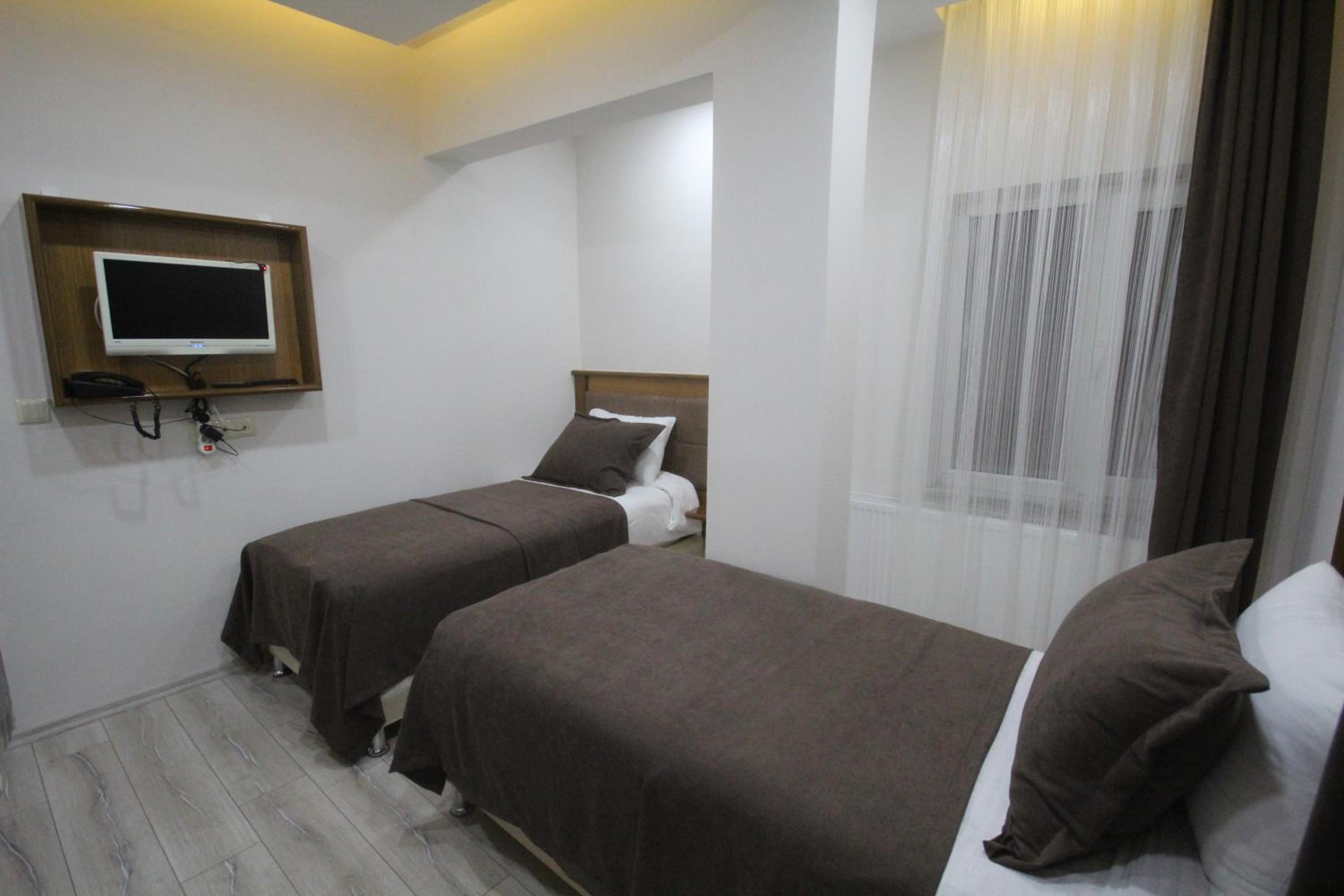 Basic Triple Room