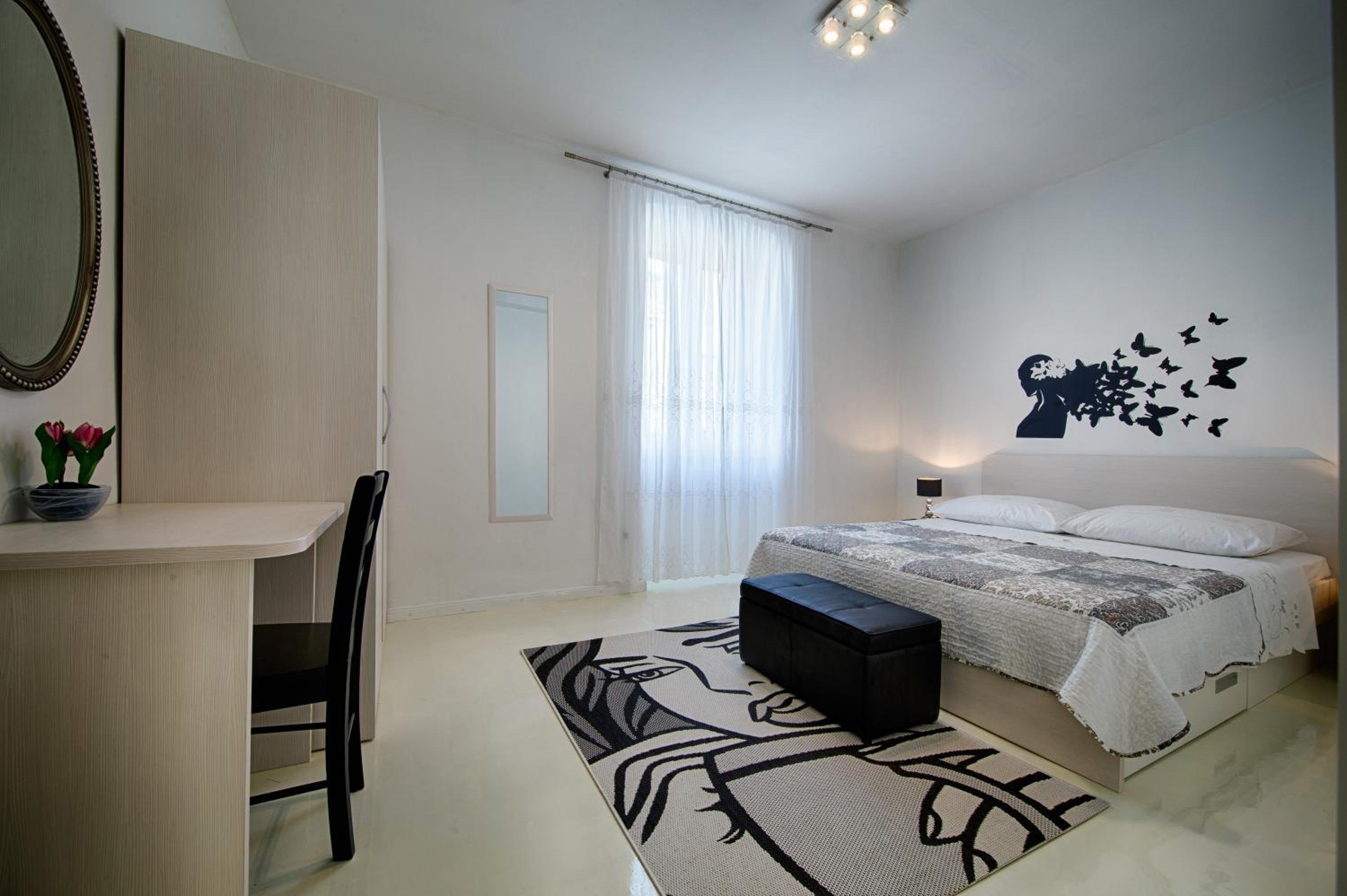 One Bedroom Apartment with Sea View photo 2