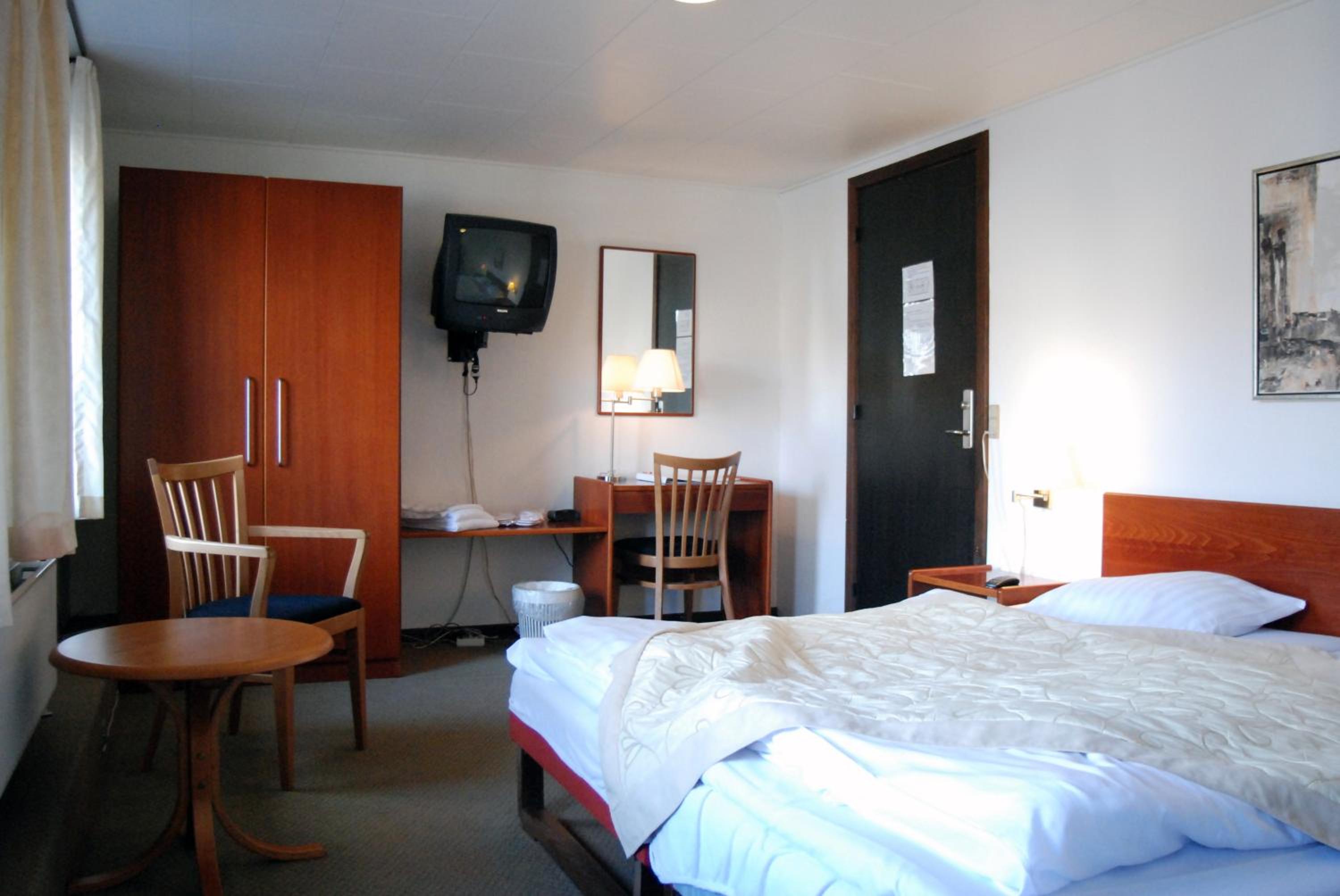 Double or Twin Room - Photo 10