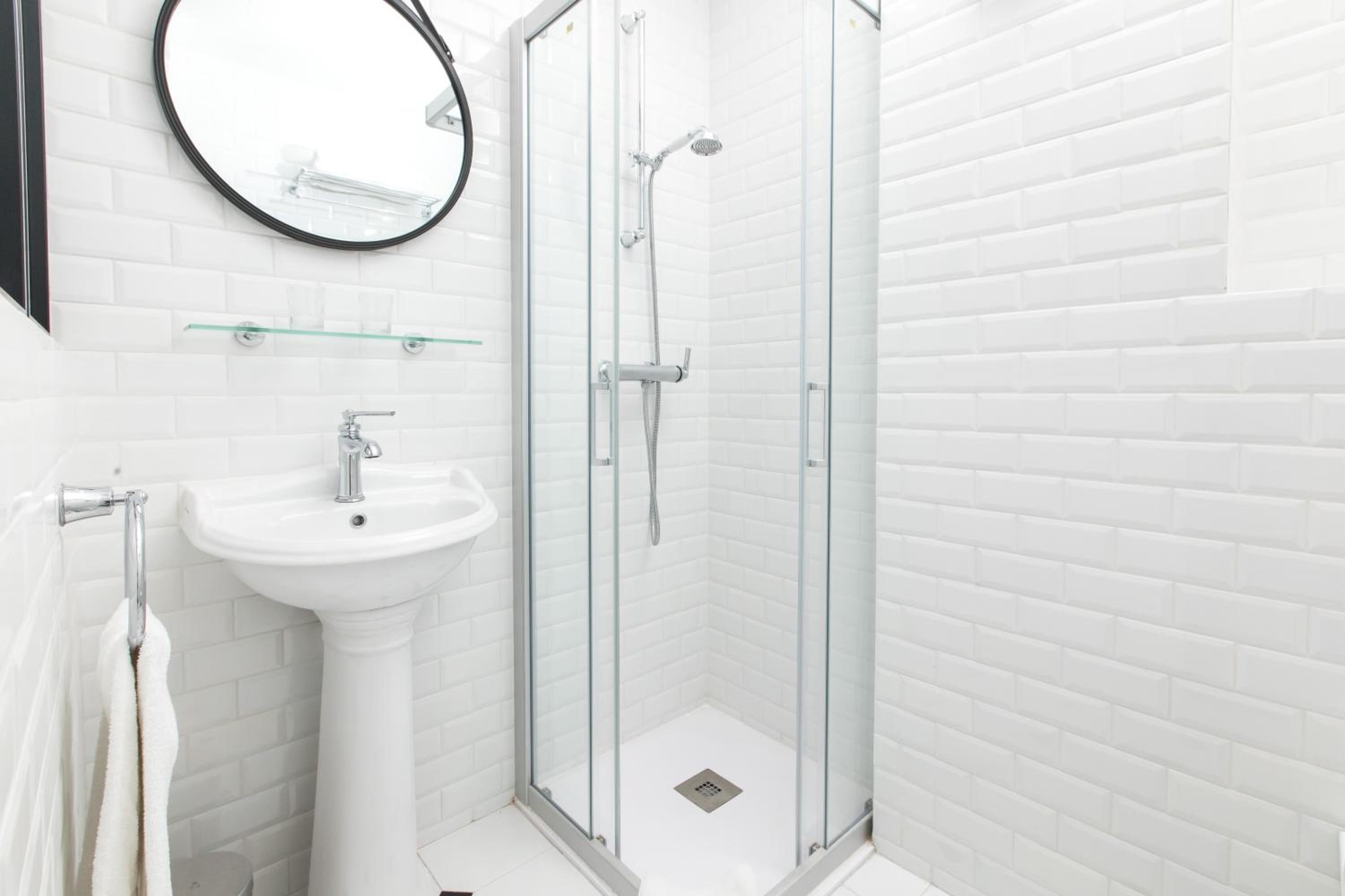Standard Double Room - Photo 8
