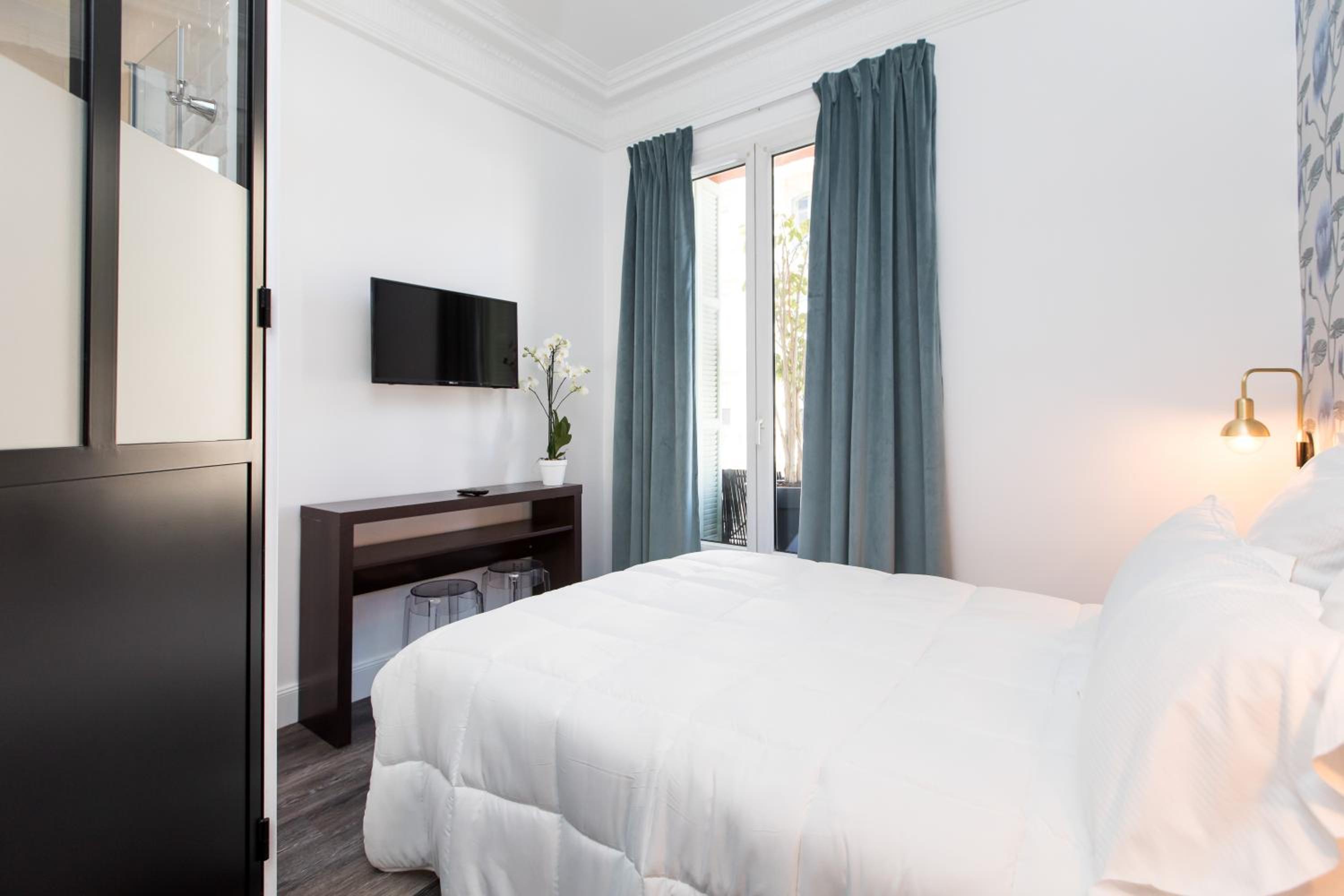 Standard Double Room - Photo 4