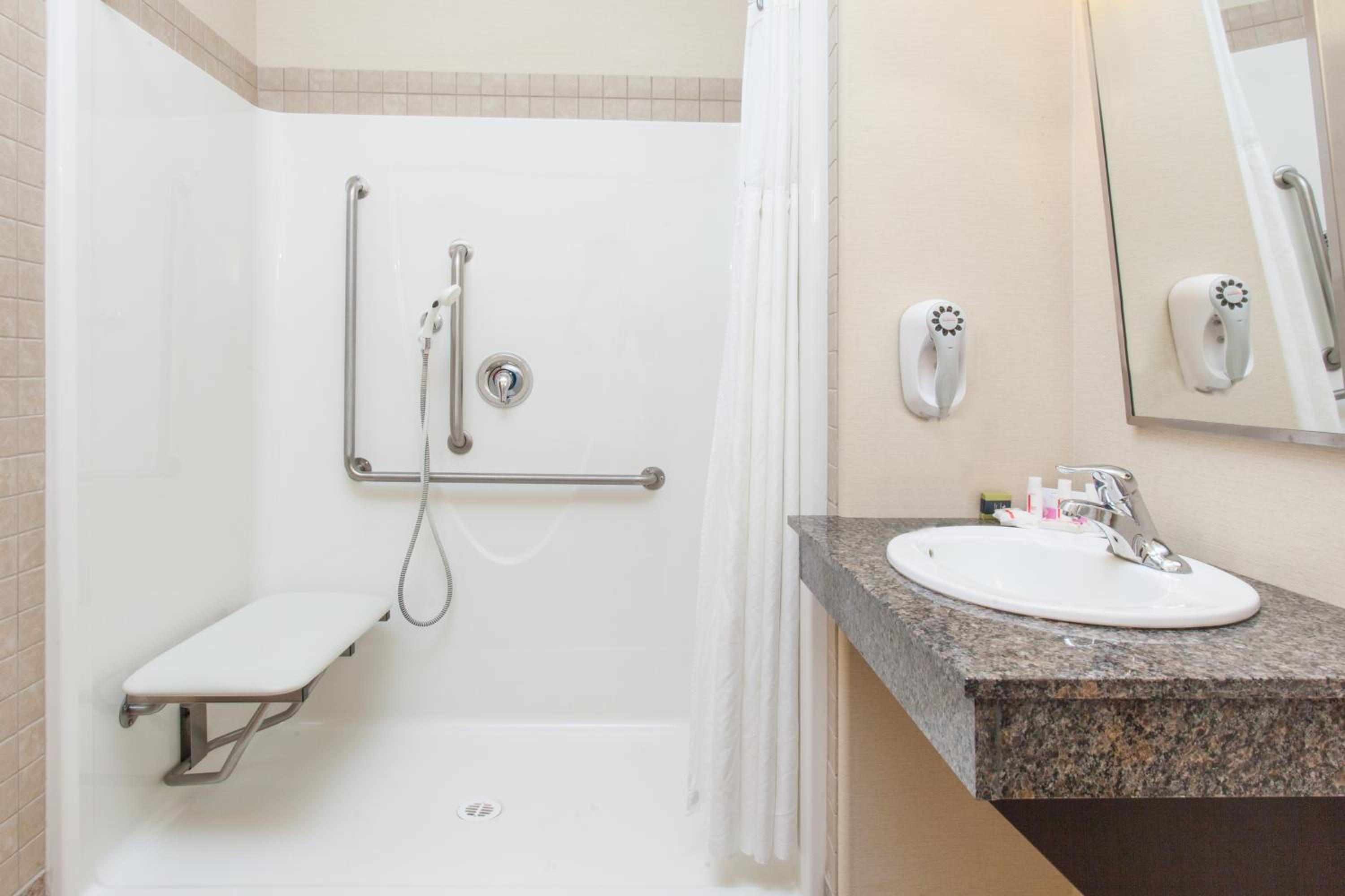 King Room - Disability Access - Non-Smoking - Photo 3