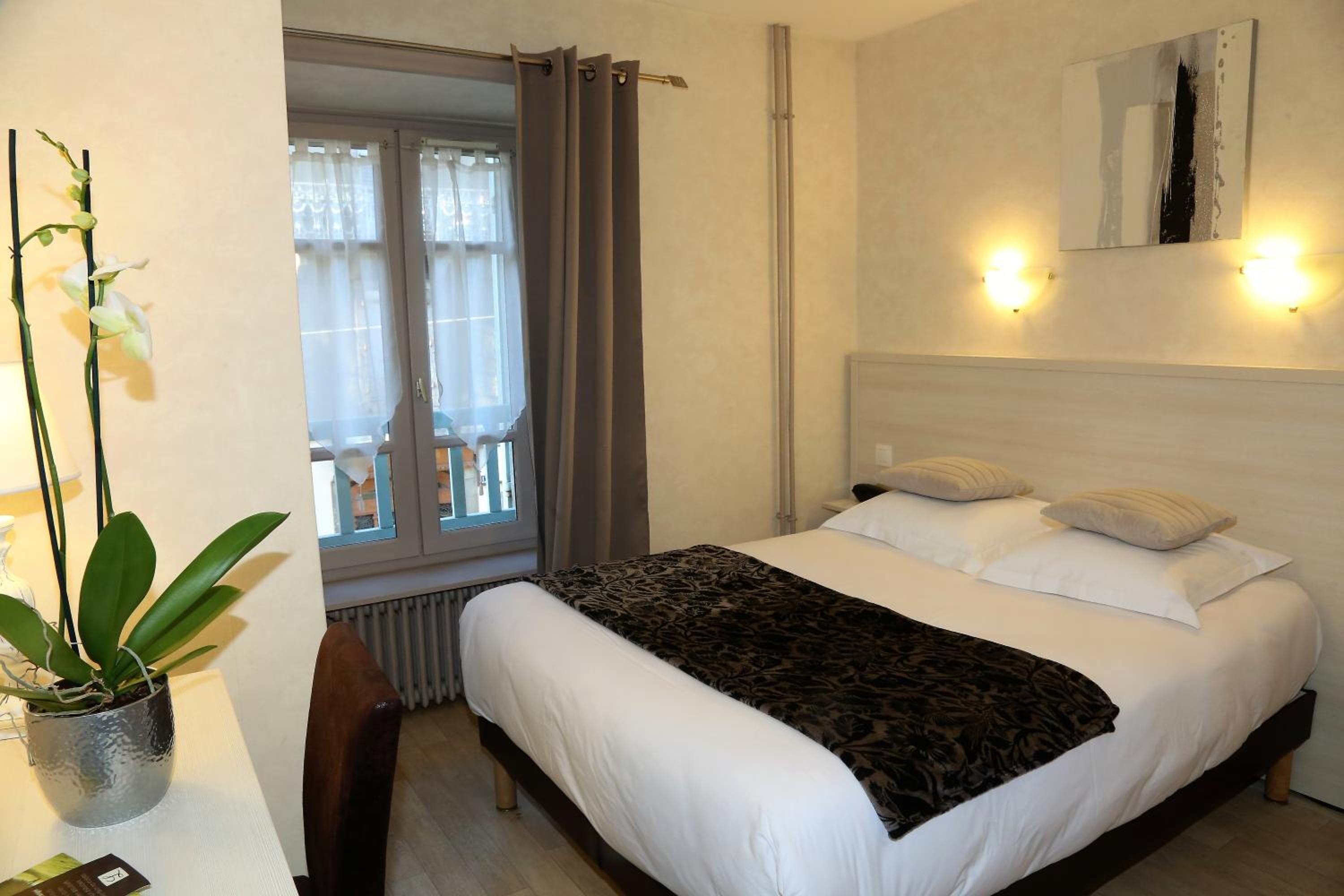Standard Double Room photo 2
