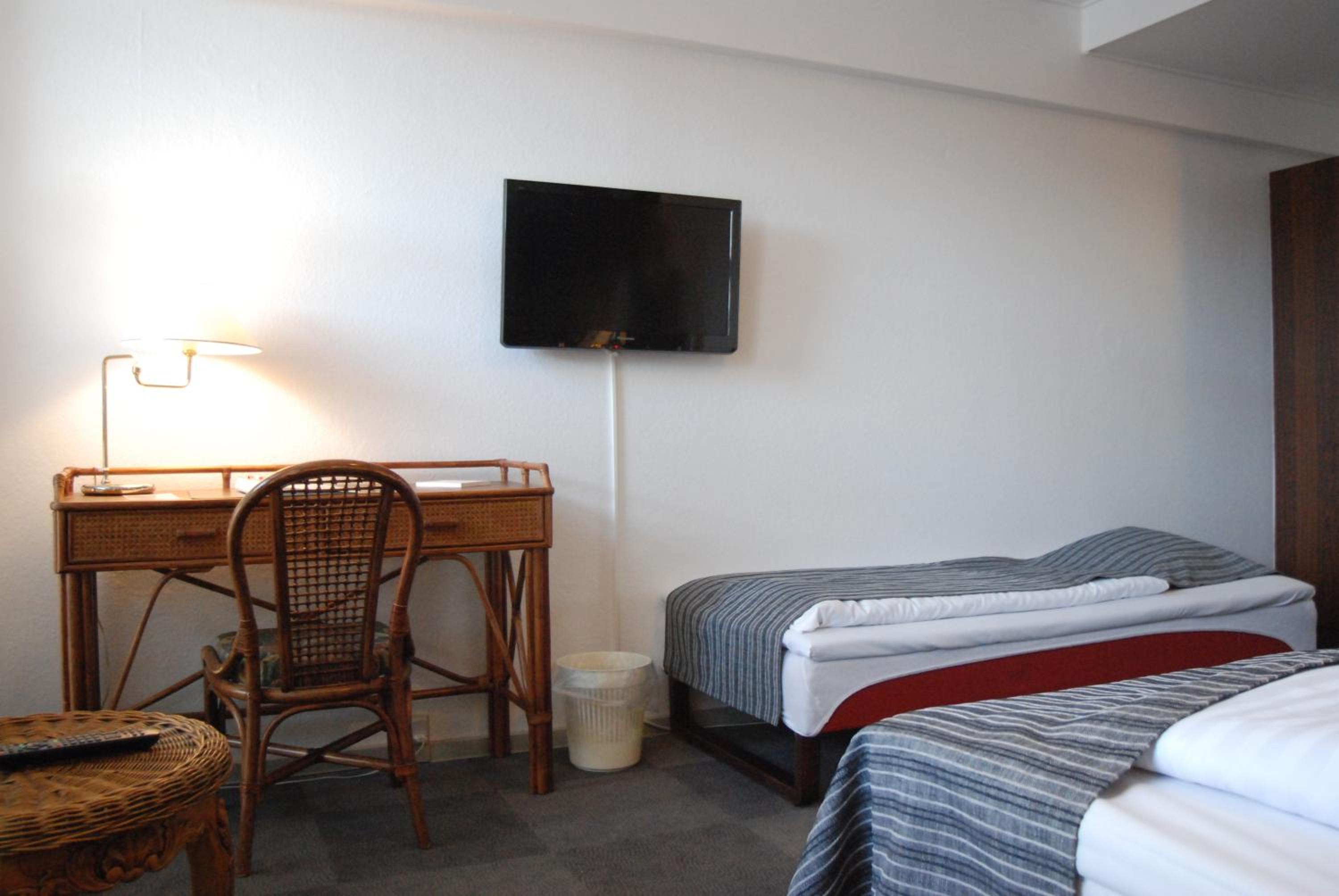 Double or Twin Room - Photo 12