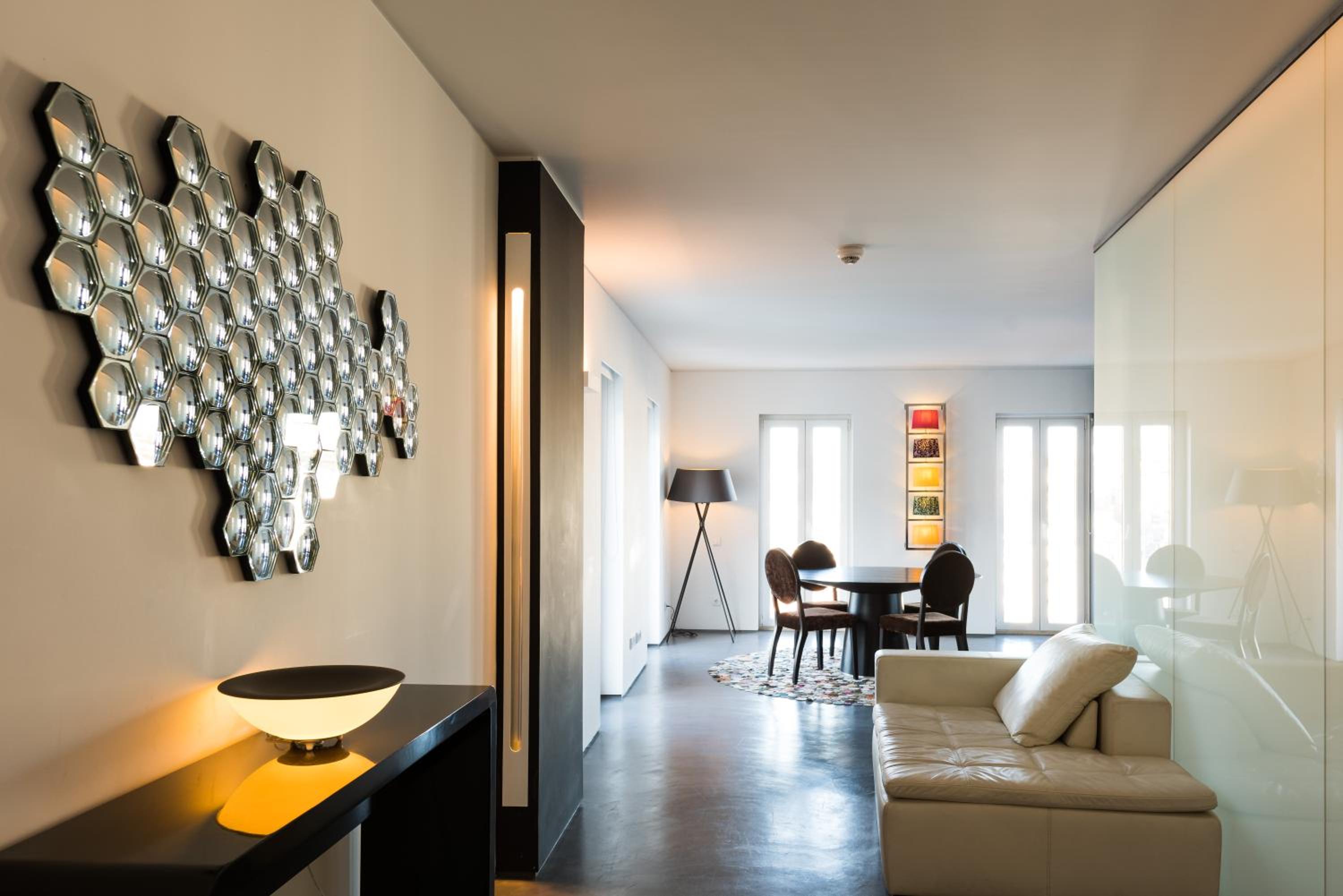 One-Bedroom Apartment with Panoramic View photo 2