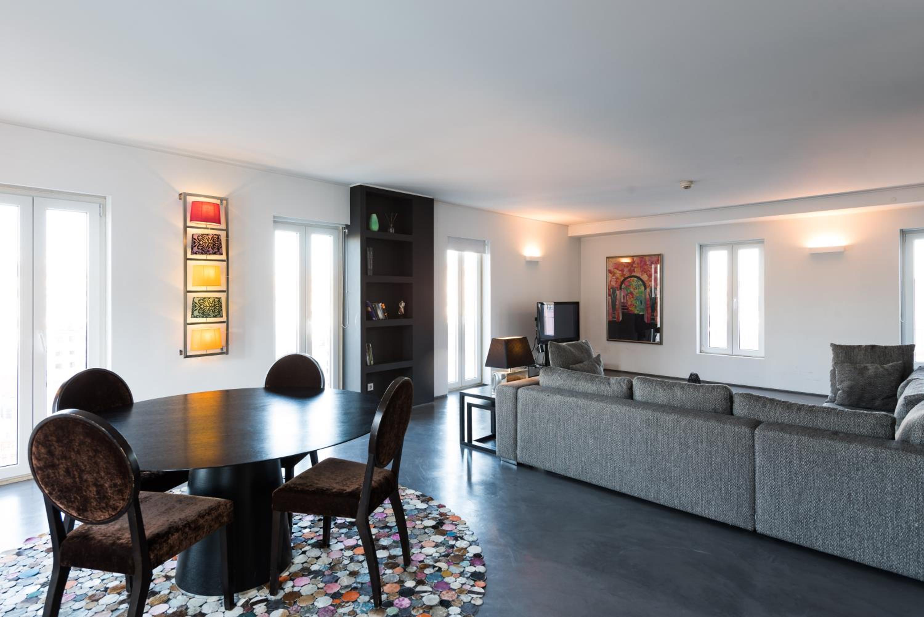 One-Bedroom Apartment with Panoramic View photo 1