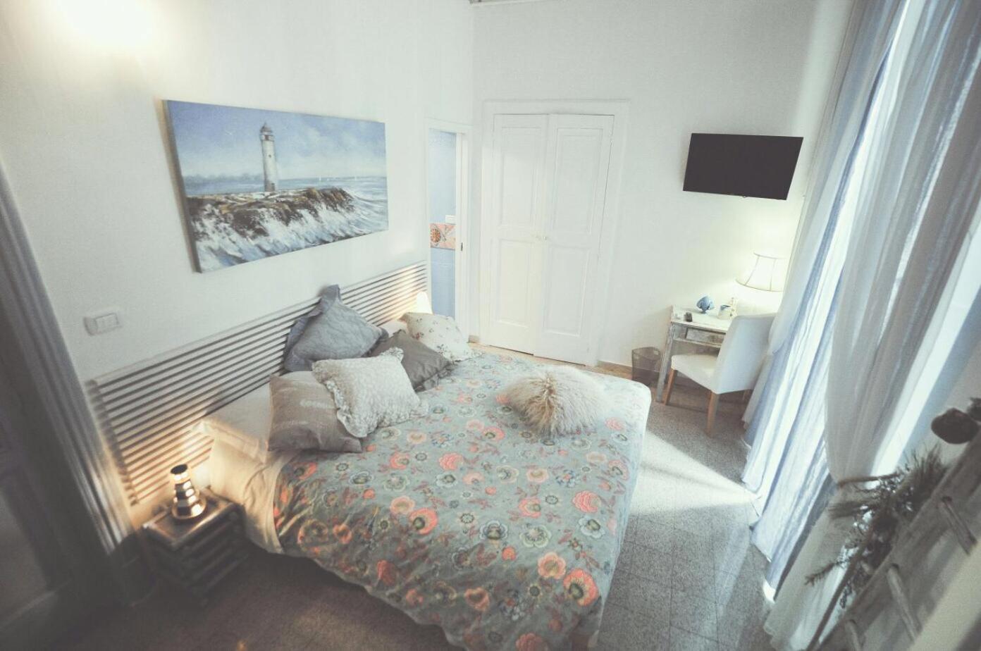 Double Room with Sea View - Photo 1