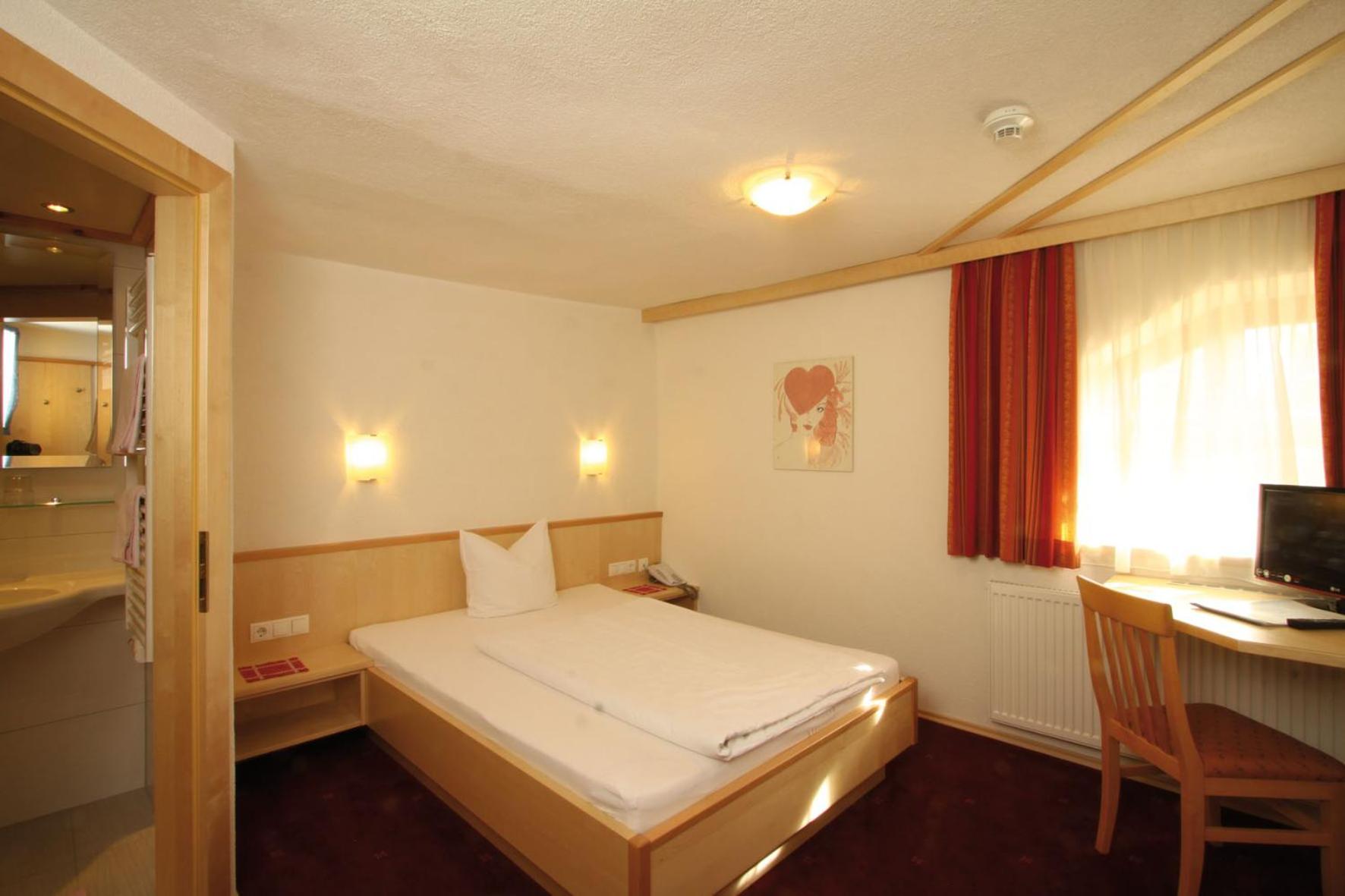 Single Room photo 2