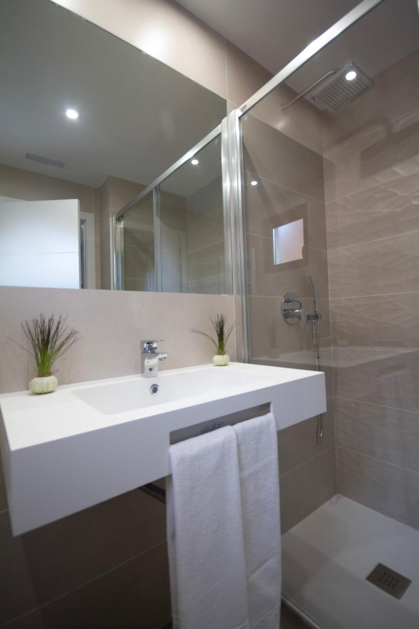 Single Room with Private Bathroom photo 2
