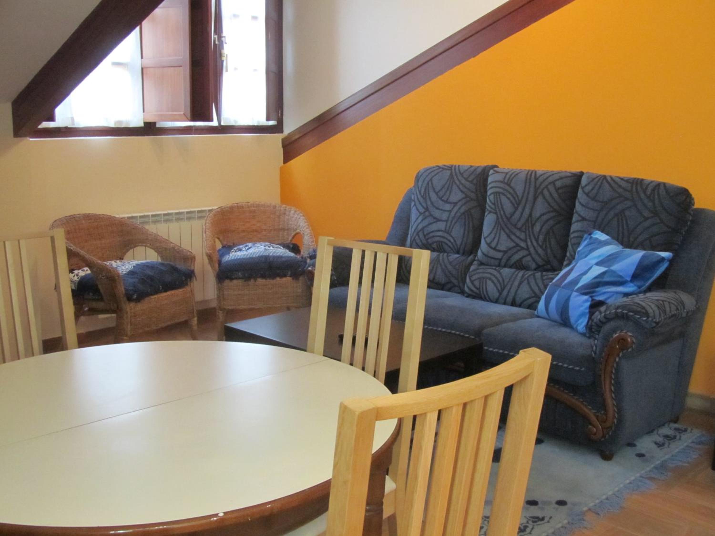 Apartment with Balcony - Photo 7