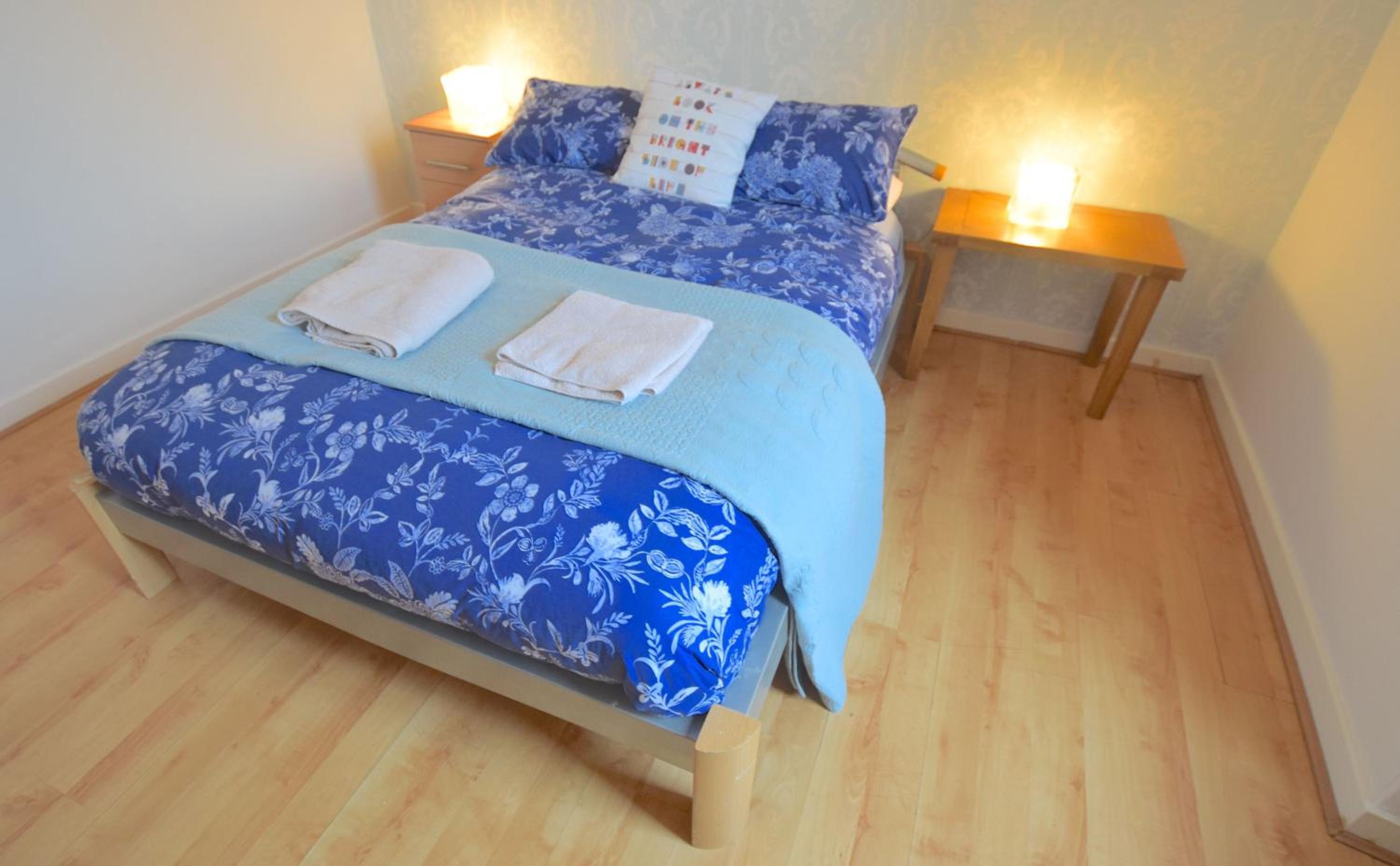Five-Bedroom House photo 1
