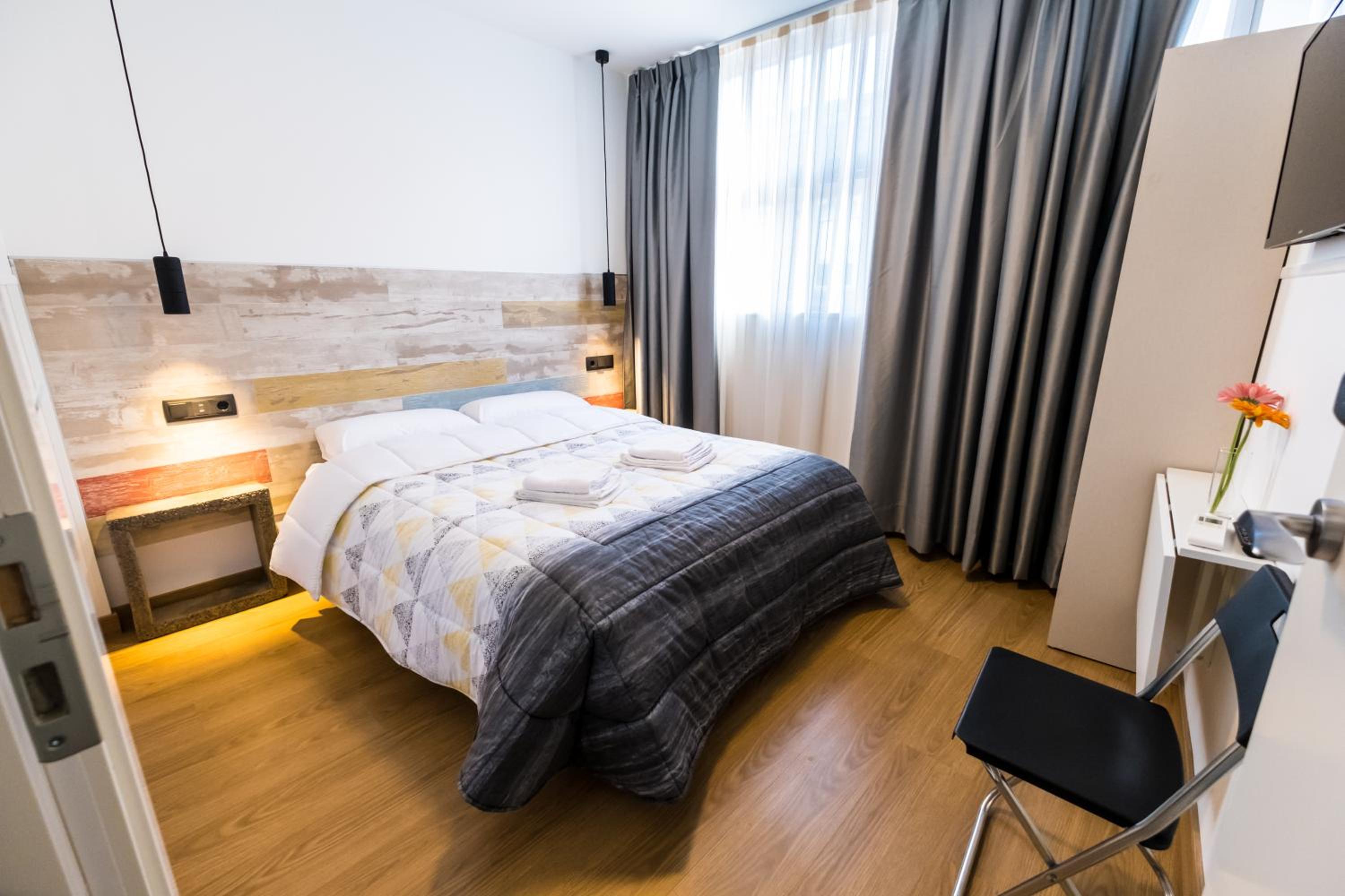 Double Room with Shared Bathroom photo 2