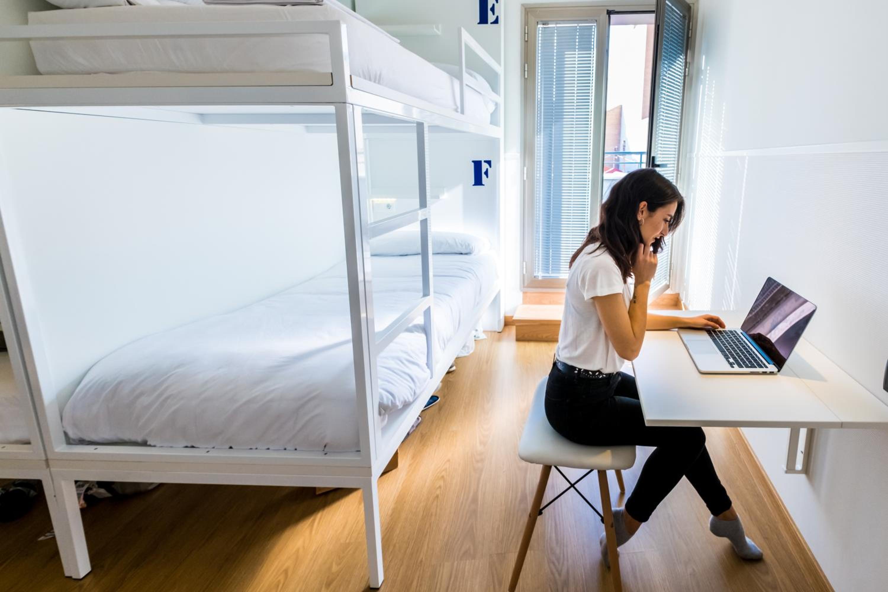 Bed in 6-Bed Female Dormitory Room photo 2