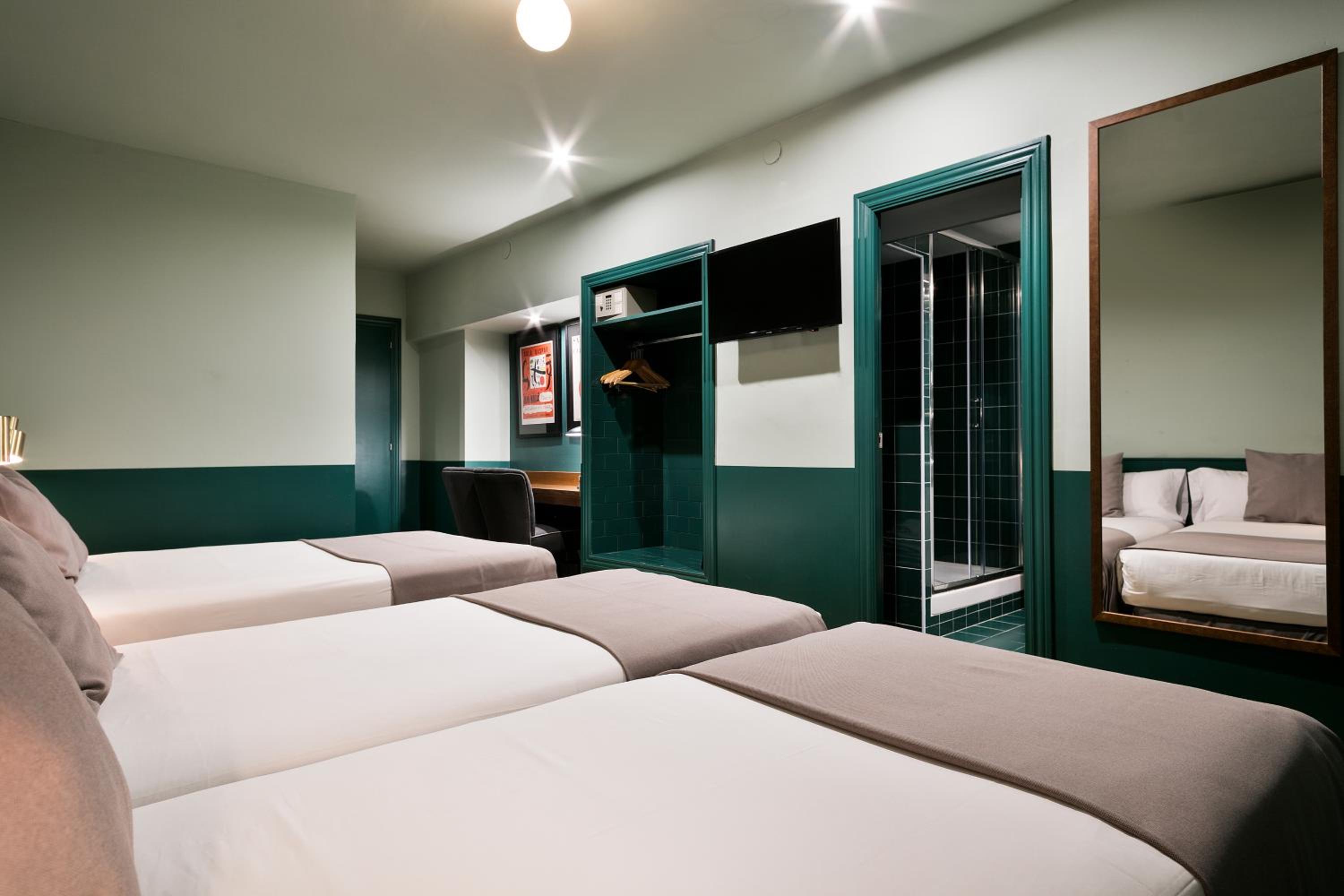 Twin Room with Extra Bed photo 3