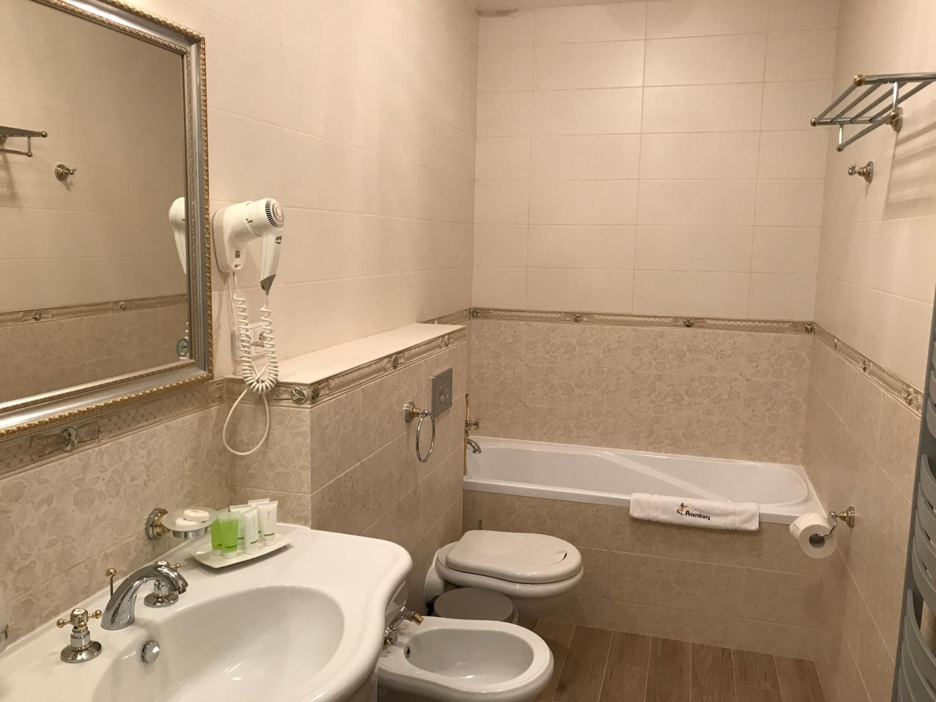 Premium Suite - Photo 7