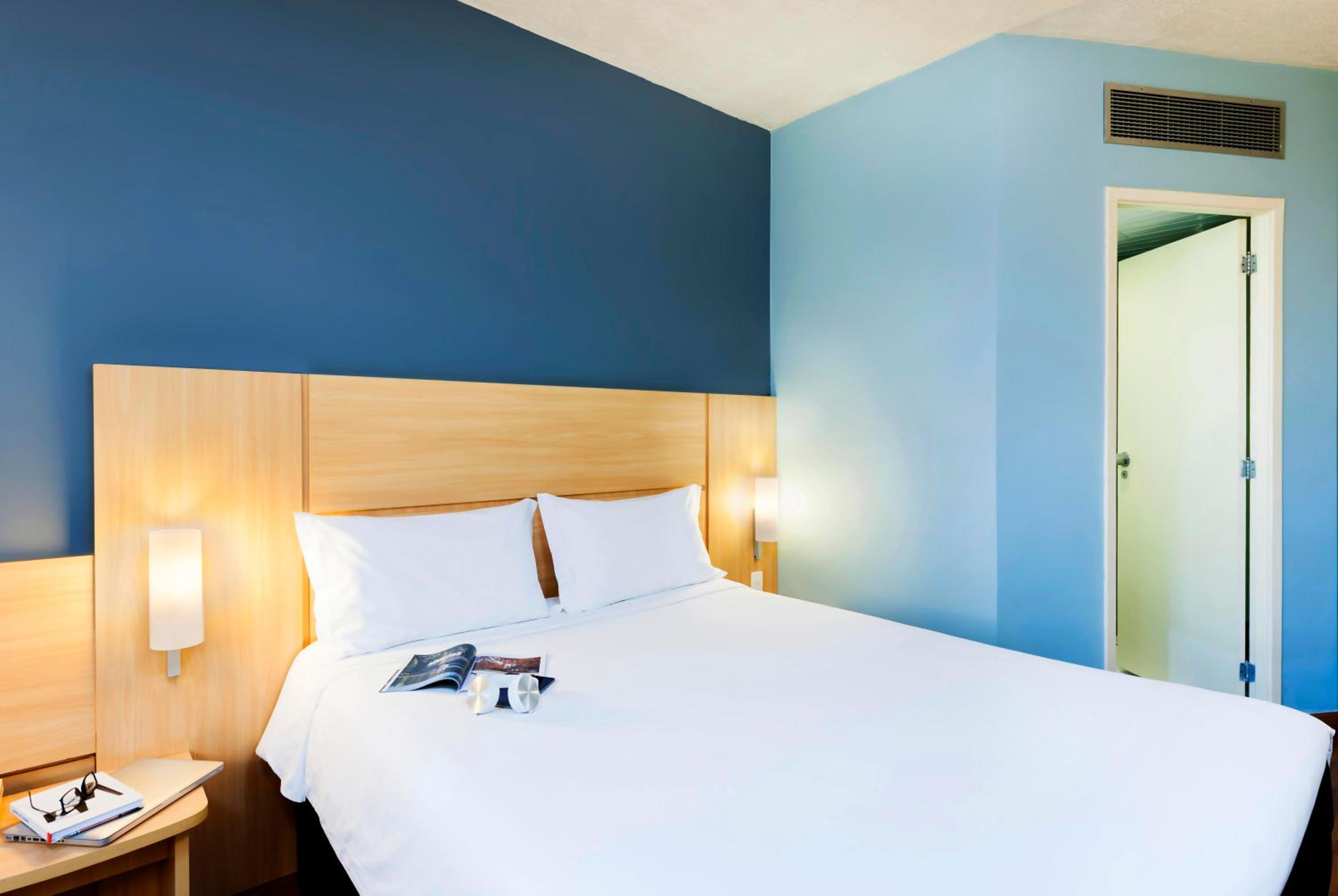 Standard Apartment with Queen Bed photo 2