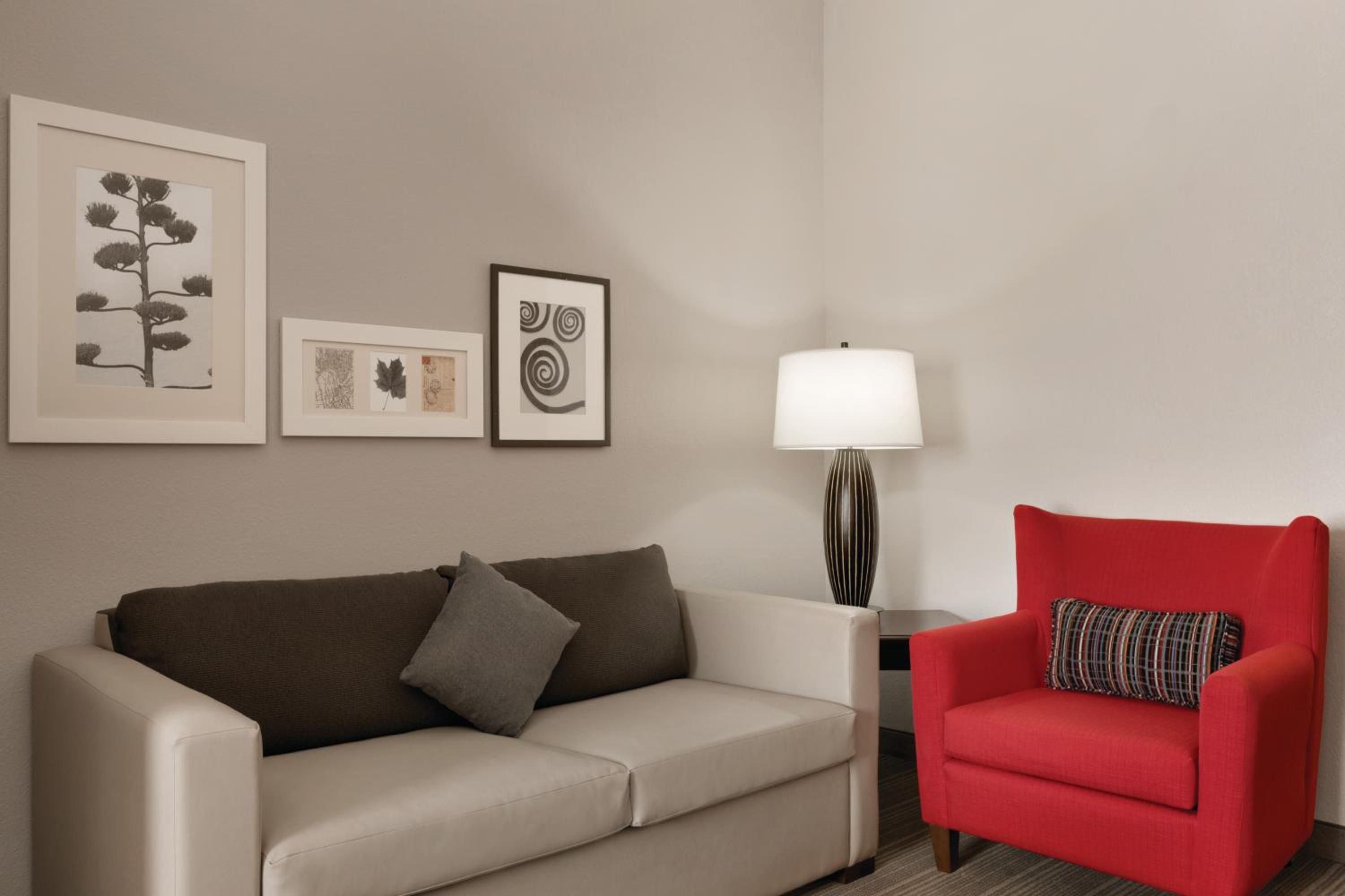 Junior King Suite with Sofa Bed - Non-Smoking - Photo 2