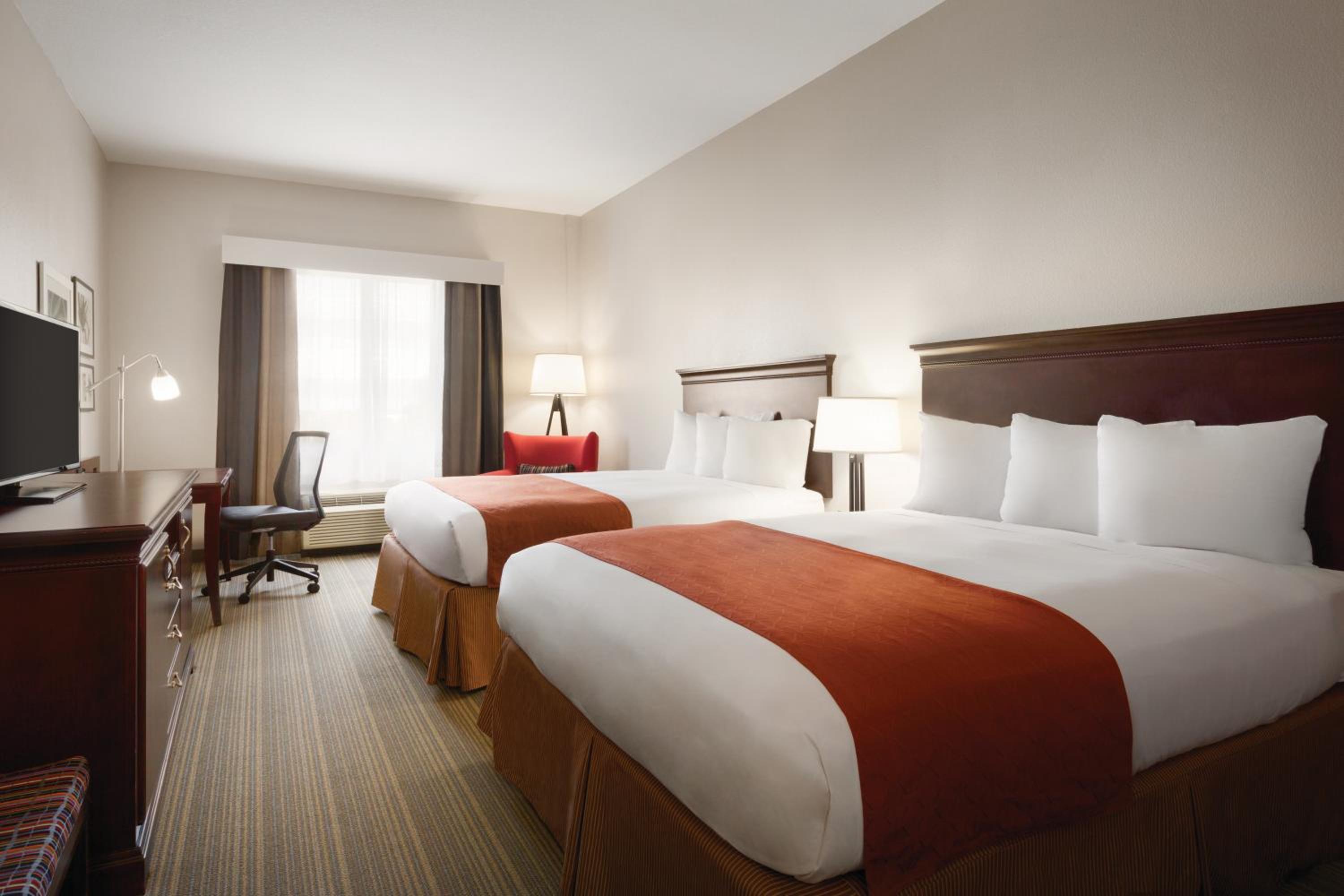 Queen Room with Two Queen Beds - Non-Smoking - Photo 1