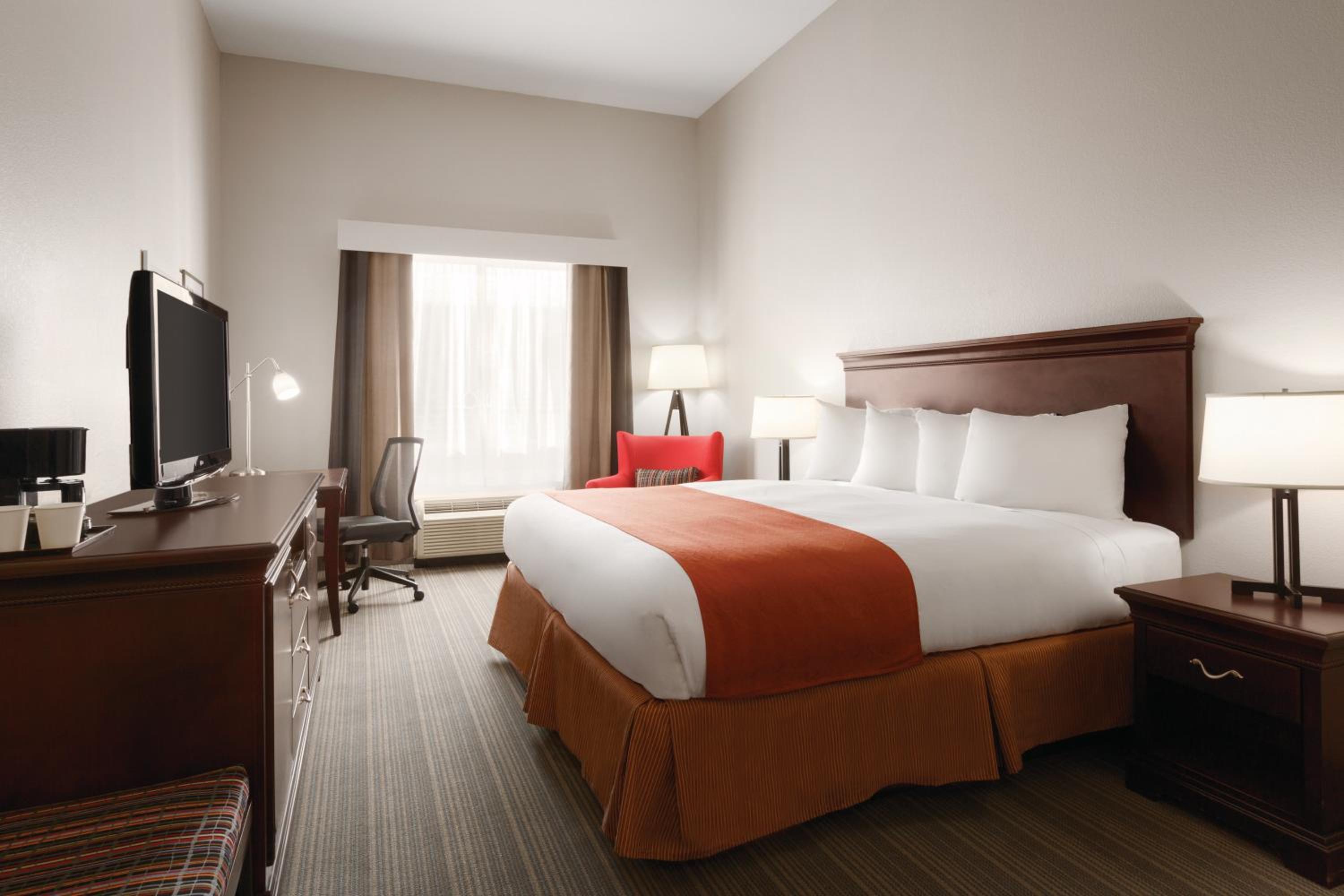 King Room - Non-Smoking - Photo 1
