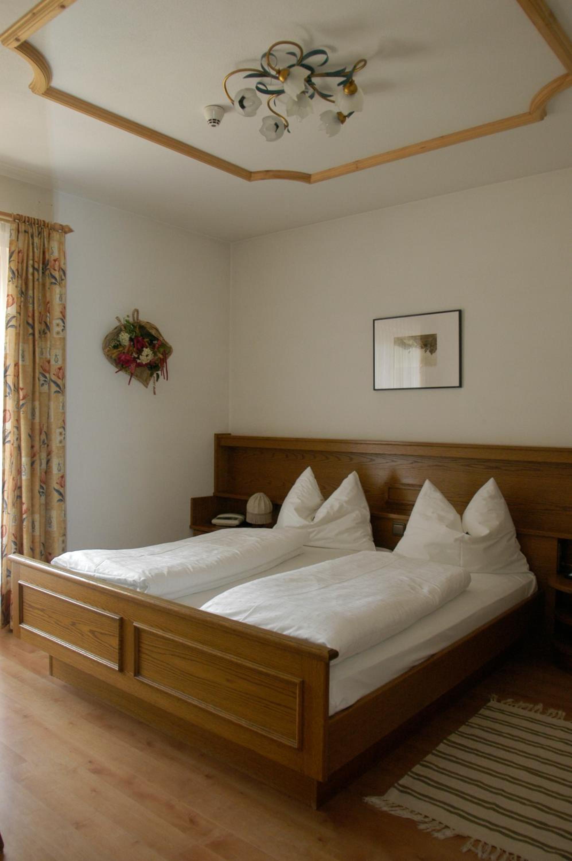 Standard Double Room - Photo 7