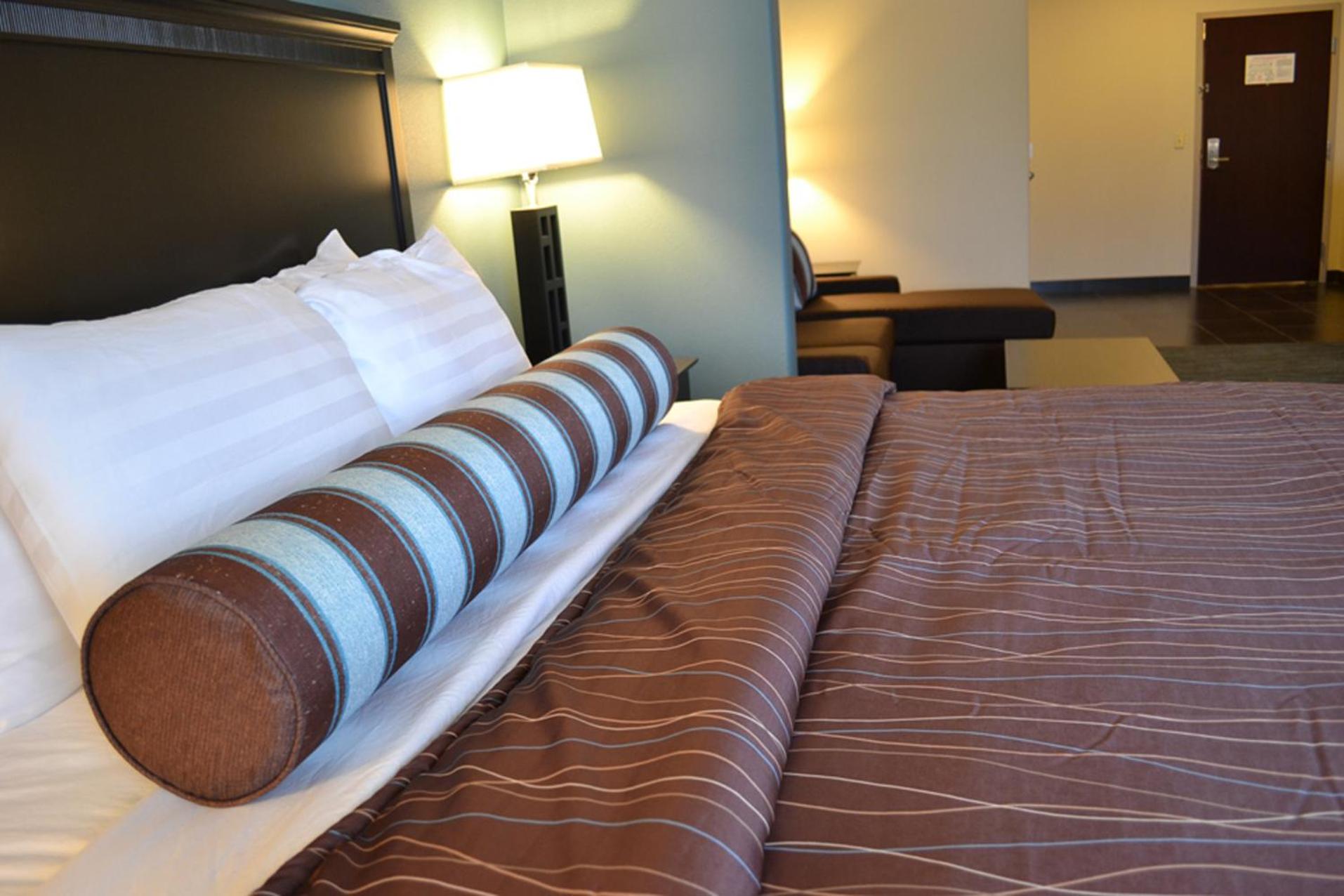 Queen Suite with Two Queen Beds photo 3