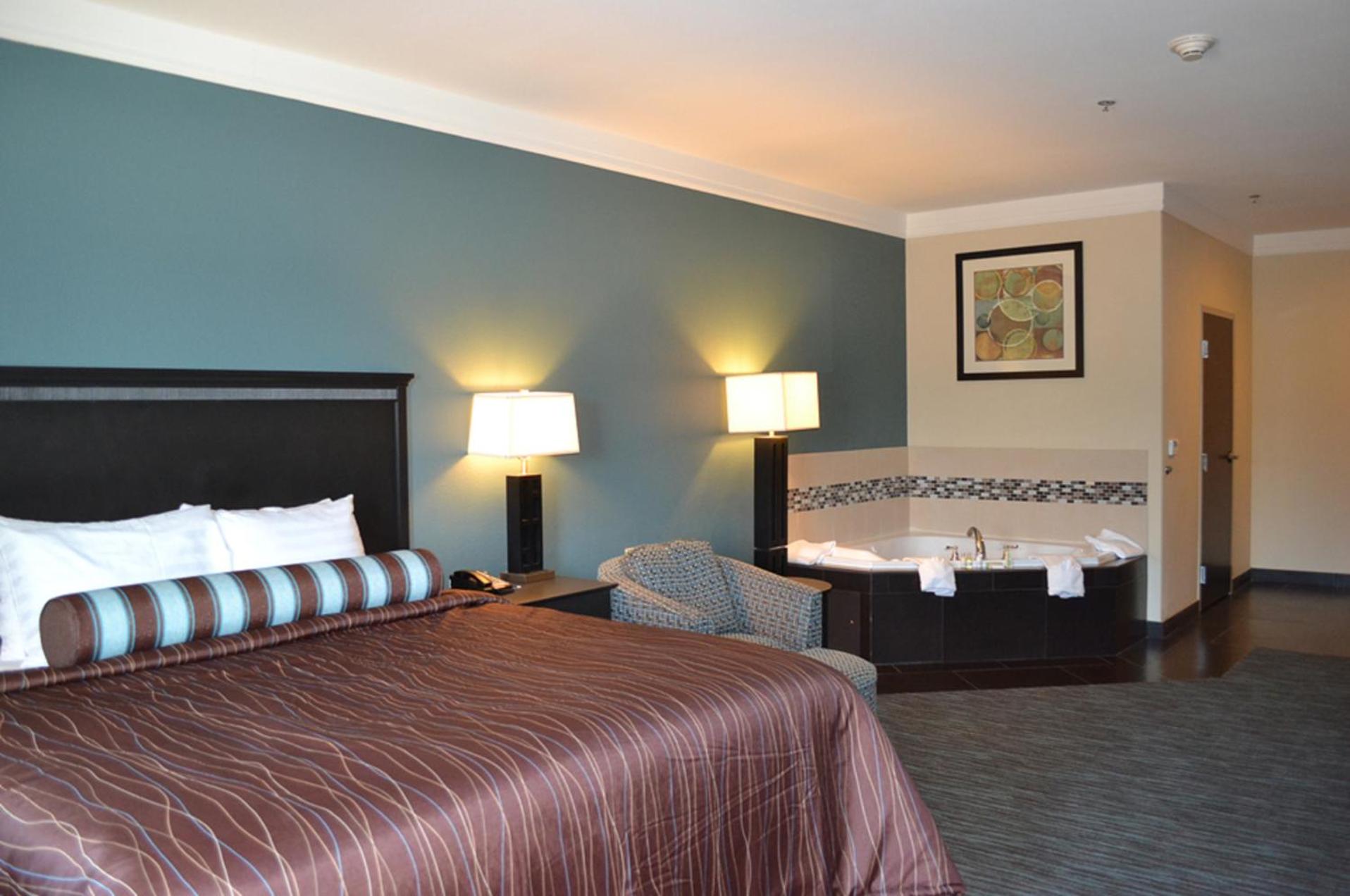 King Suite with Spa Bath photo 2