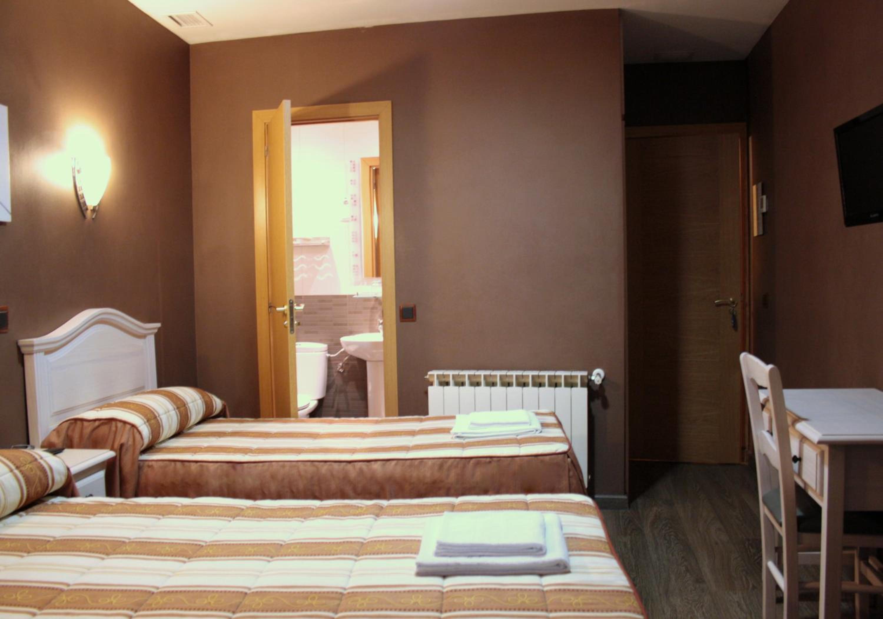 Twin Room - Photo 6