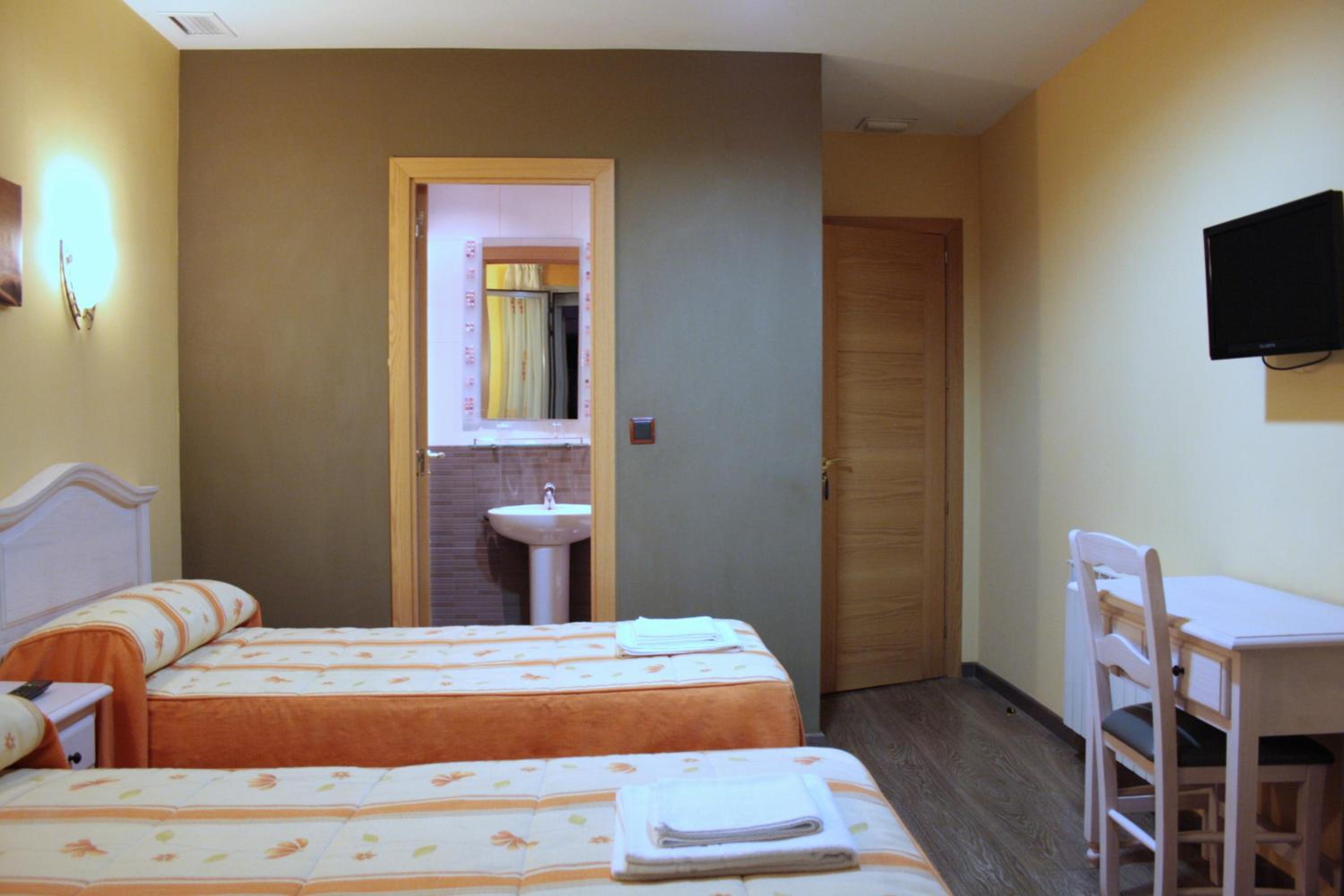 Twin Room - Photo 44