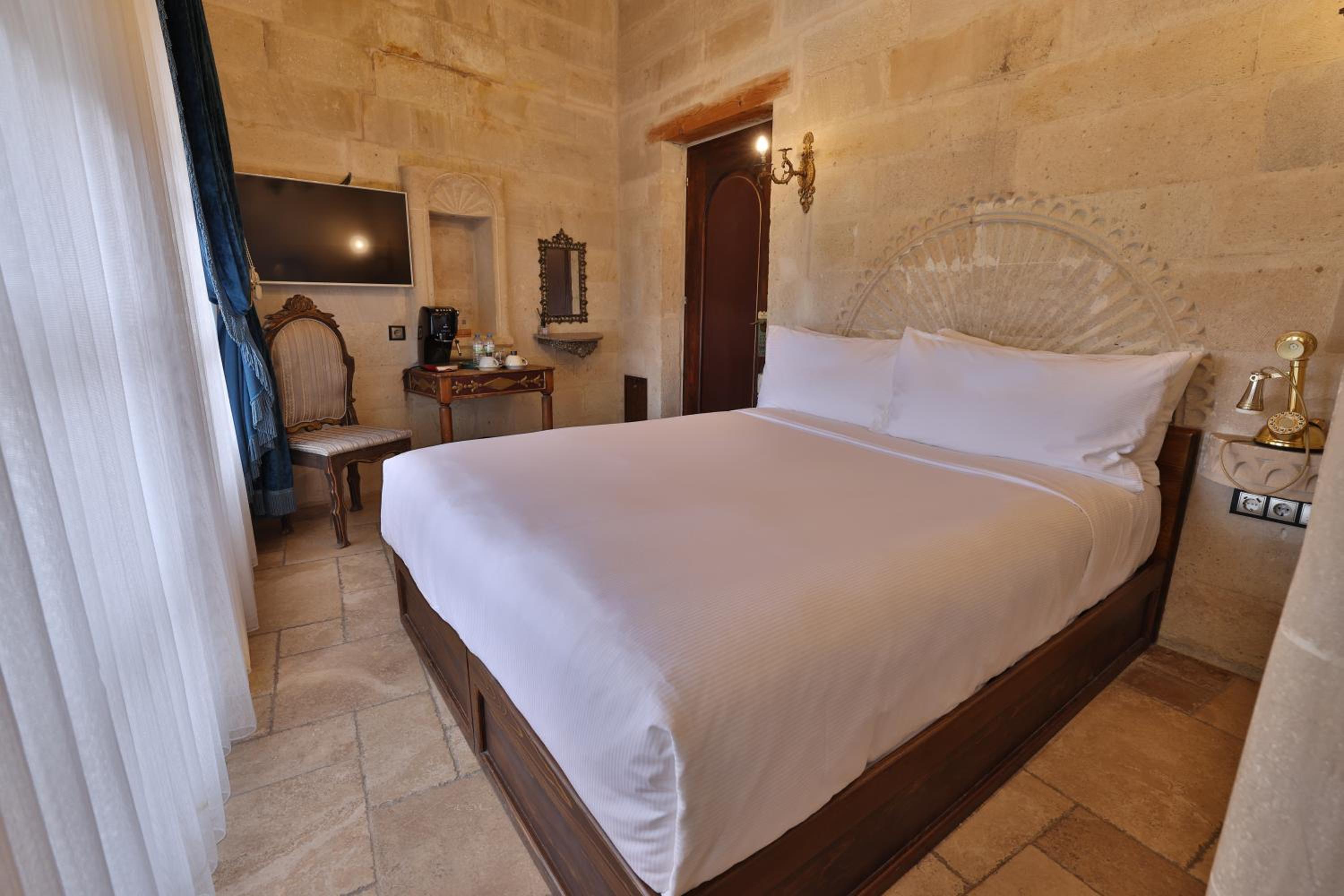 King Room thumbnail 5