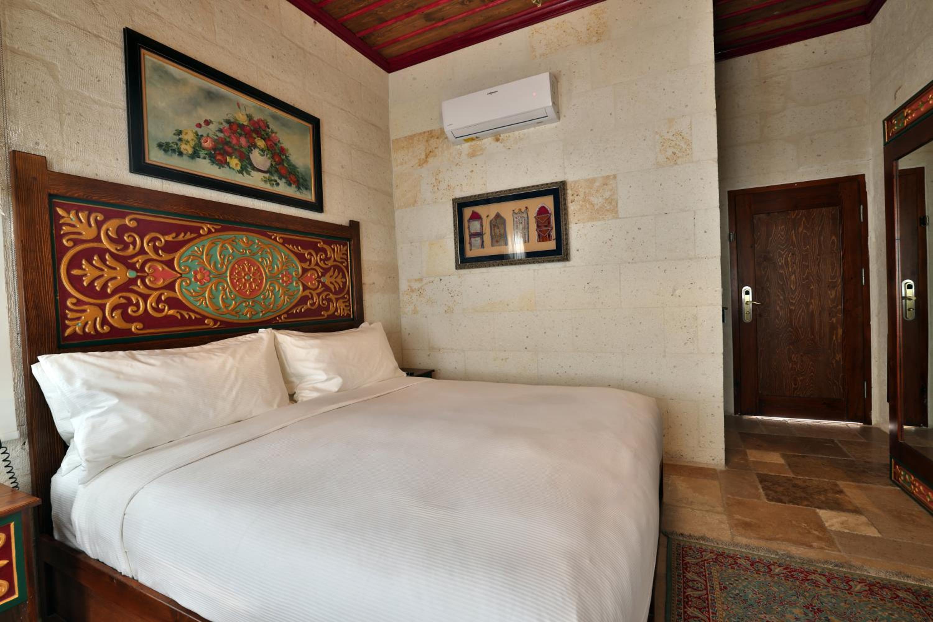 King Room thumbnail 6