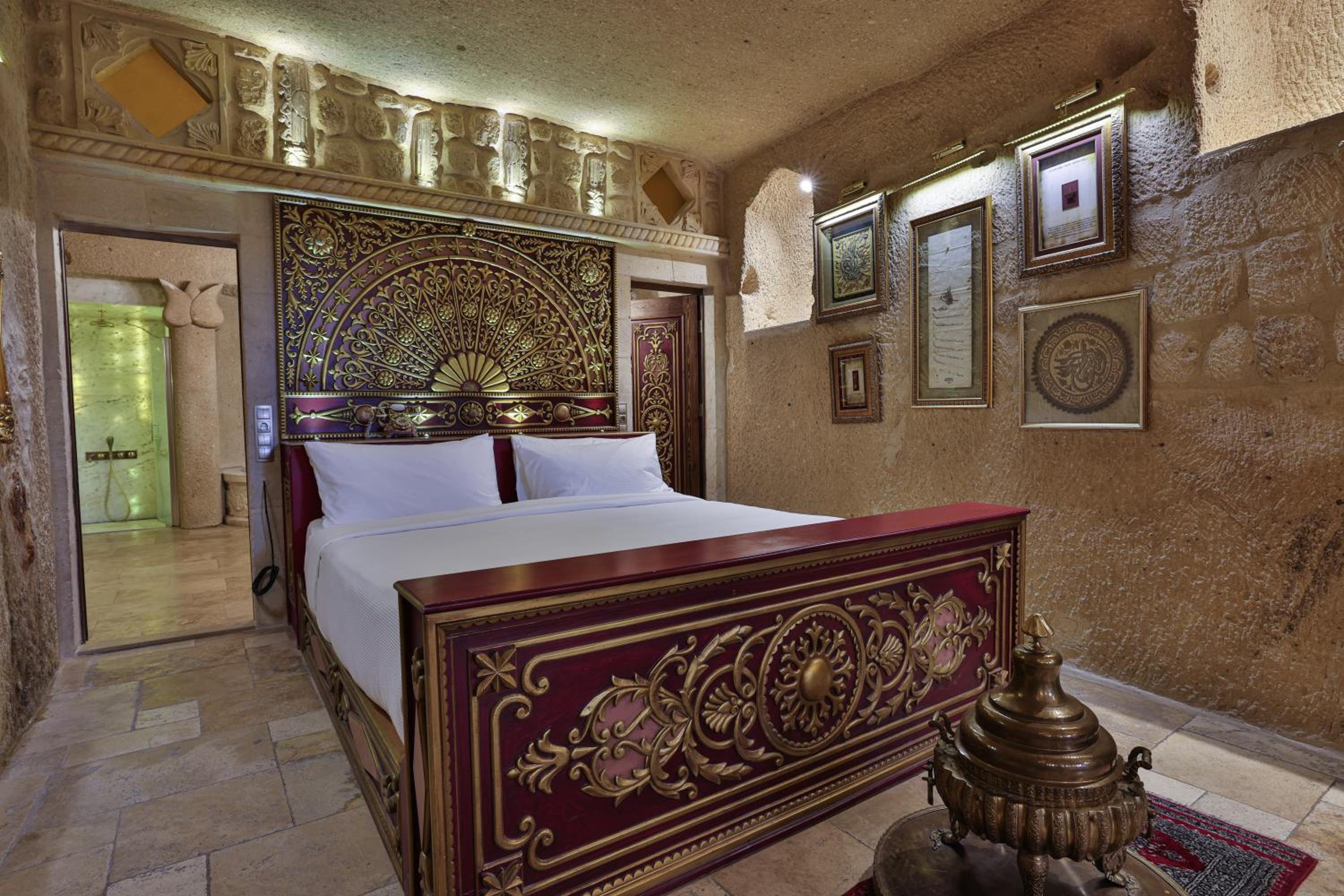 Premium King Cave Junior Suite with Whirlpool