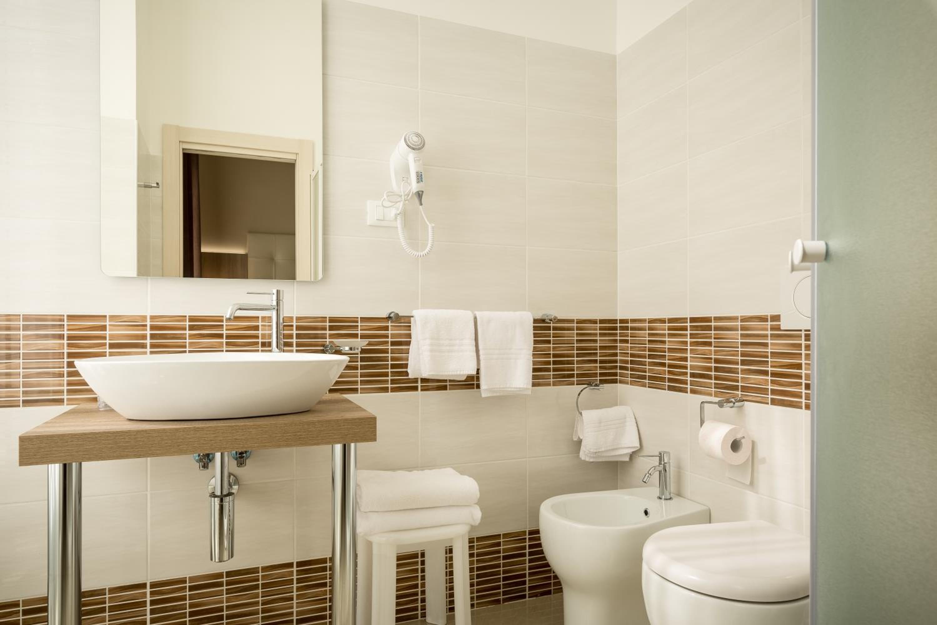 Superior Double or Twin Room - Photo 2
