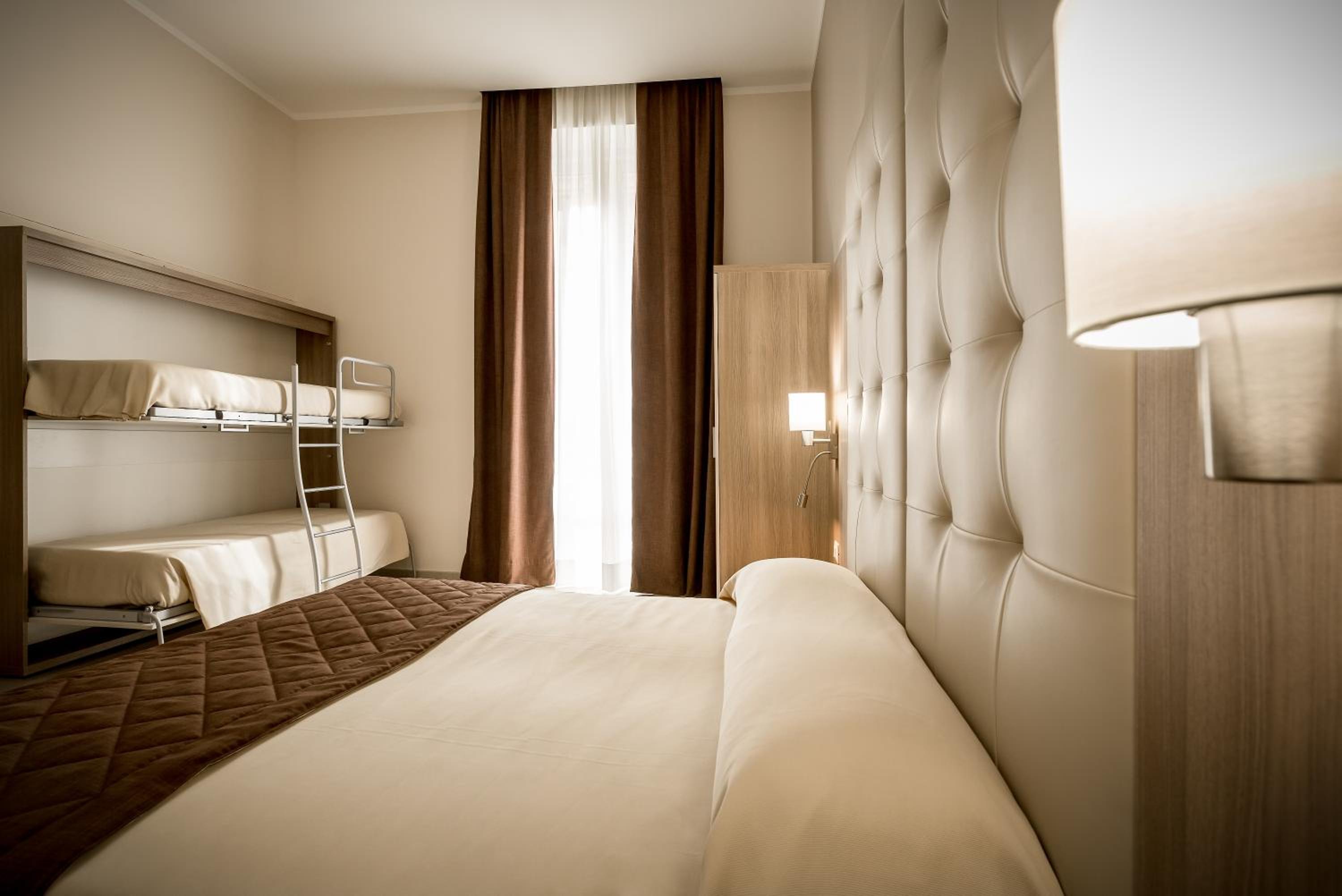 Superior Quadruple Room - Photo 5