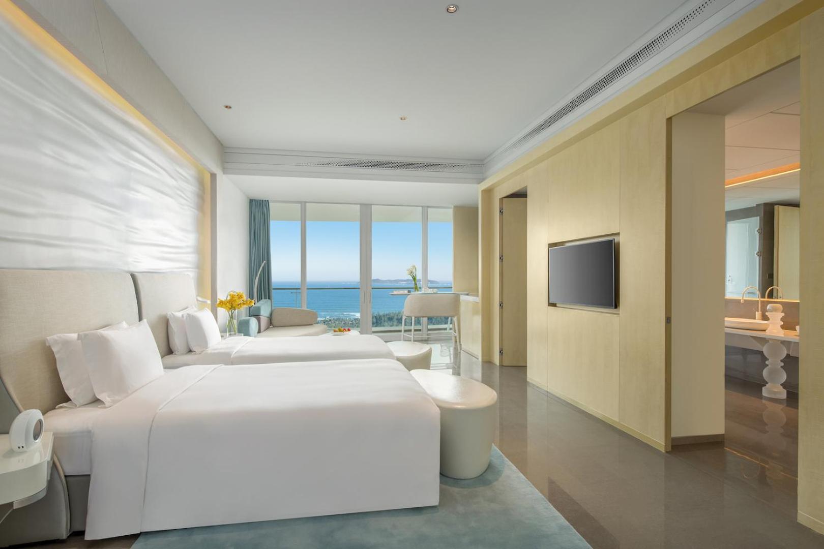 180 degree Deluxe Ocean View King Room