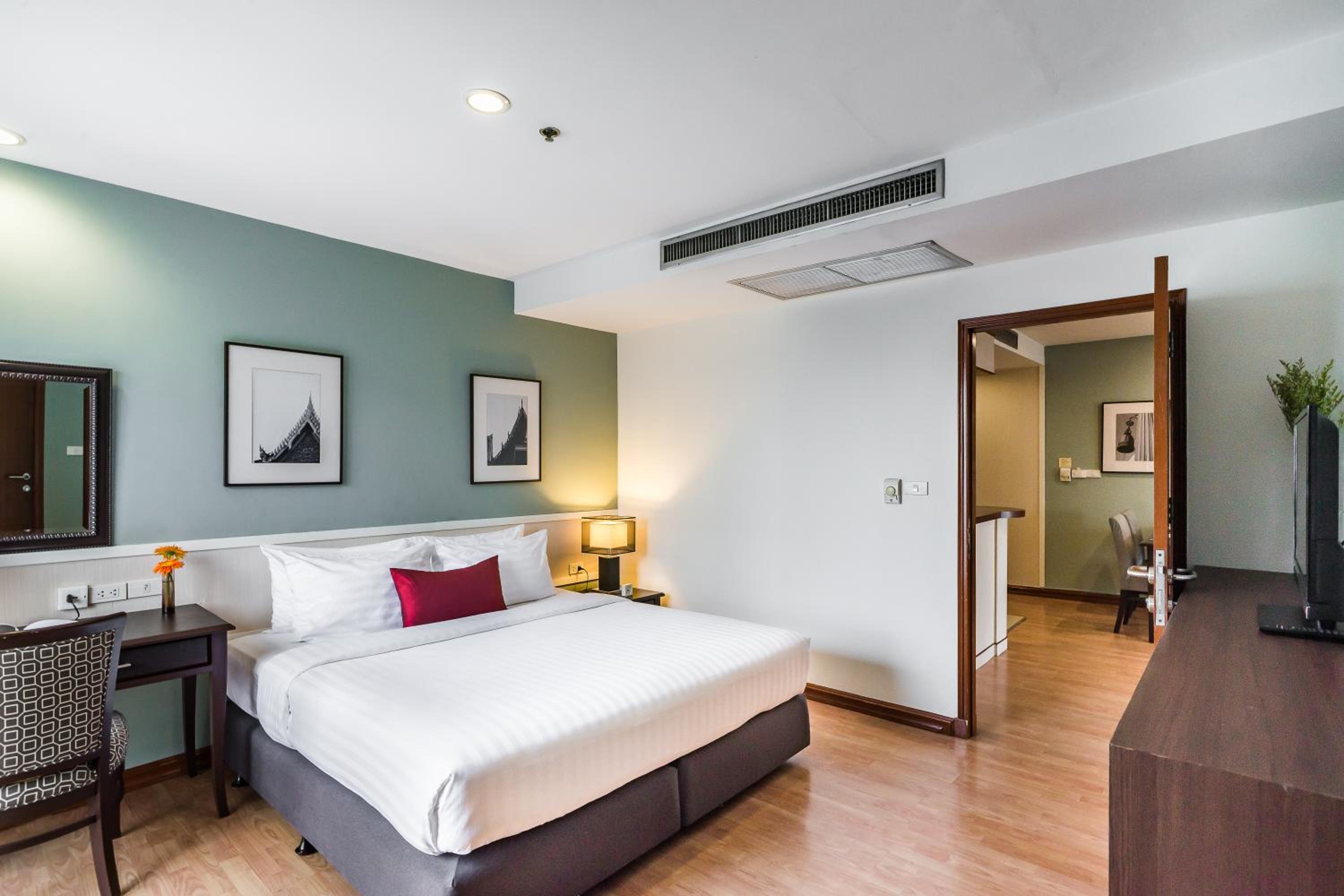 Two-Bedroom Family Suite thumbnail 6