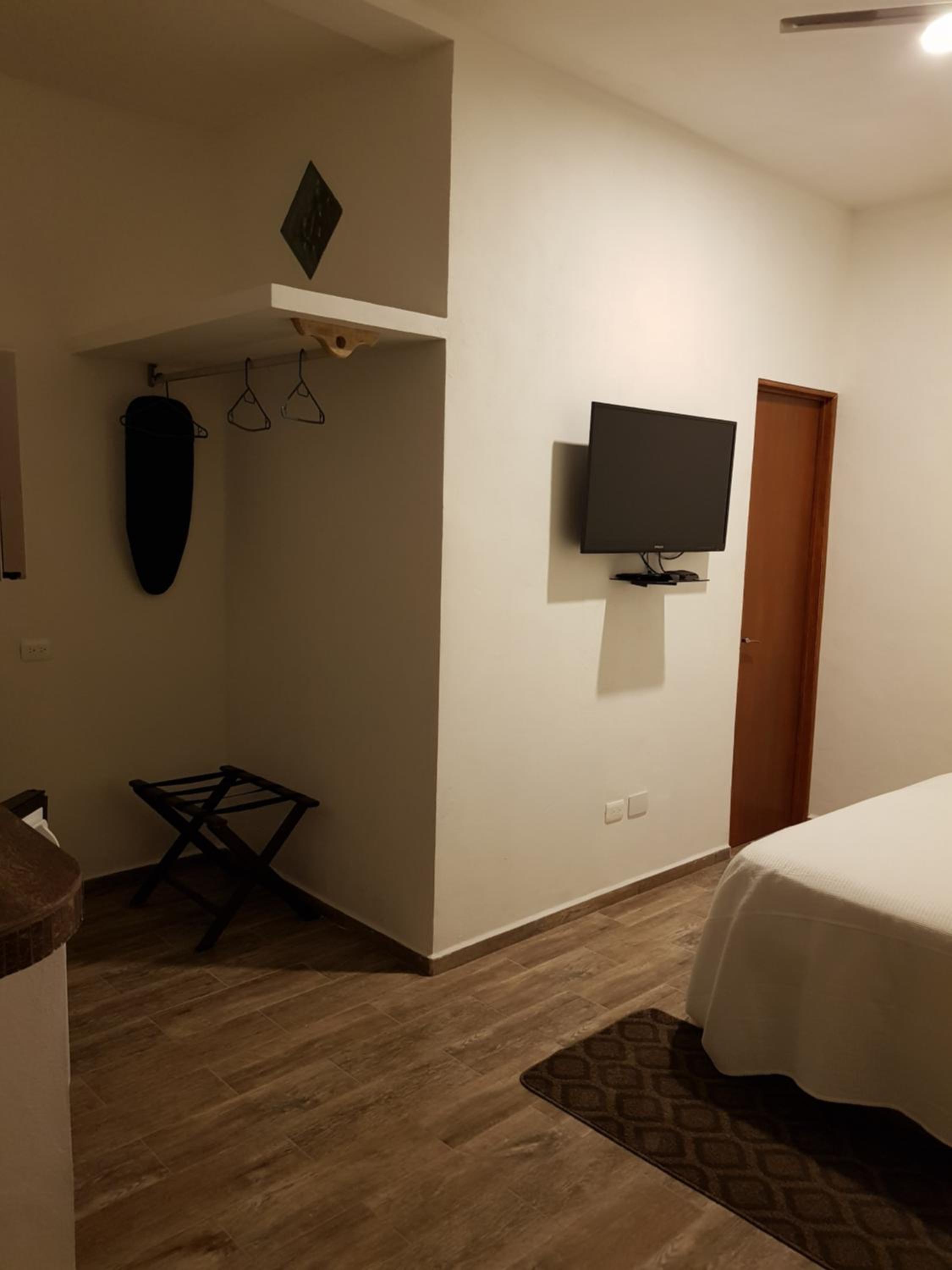 Studio Apartment - Photo 1